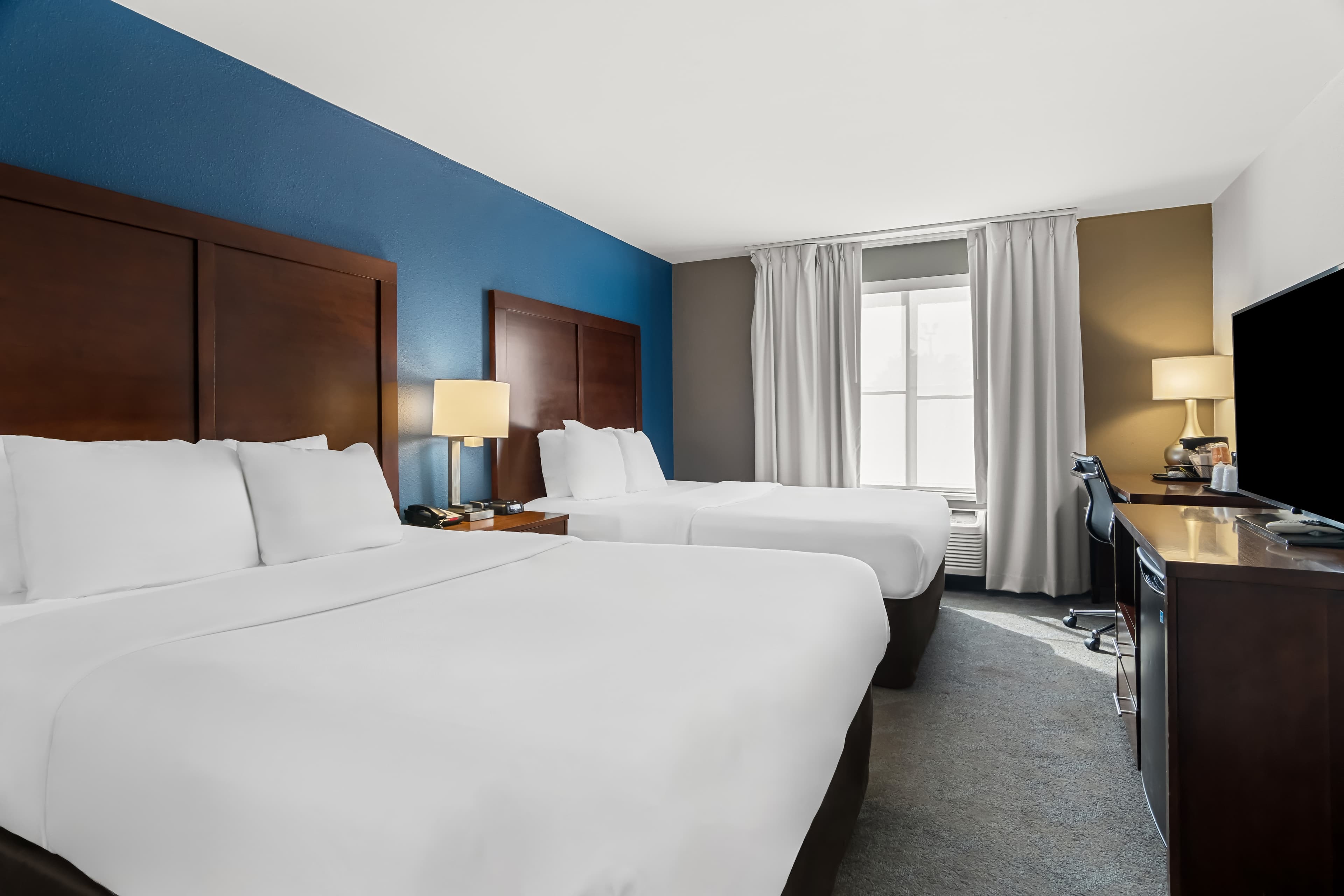 Comfort Inn & Suites near Tinley Park Amphitheater — 16