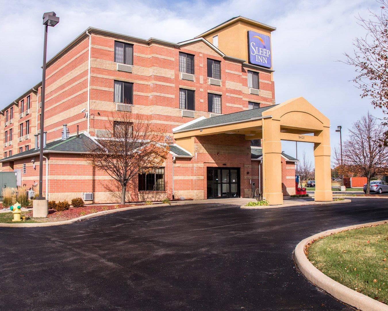 Sleep Inn Tinley Park I-80 near Amphitheatre-Convention Center - Image 1