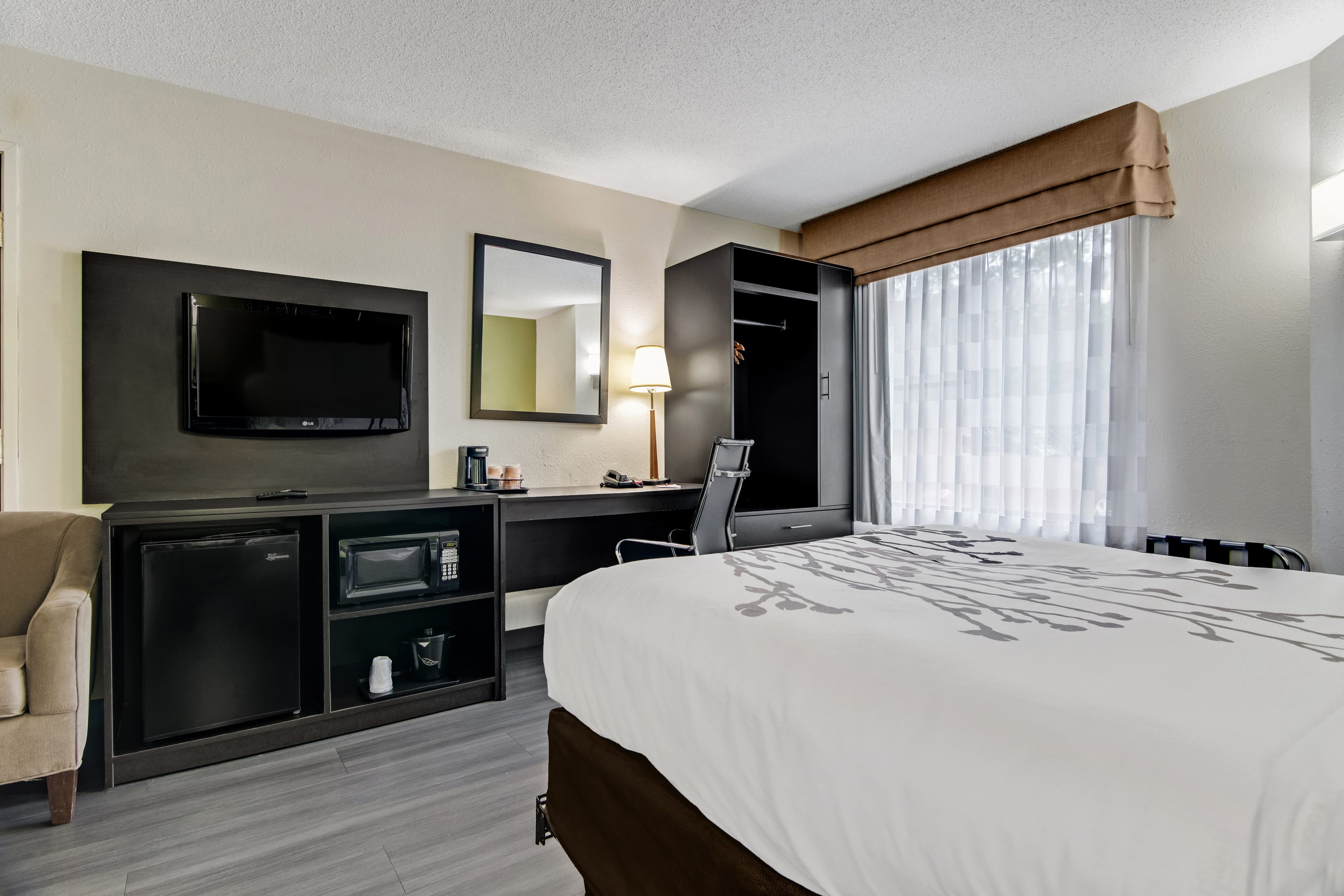 Sleep Inn near I-80 and I-94 - Image 4