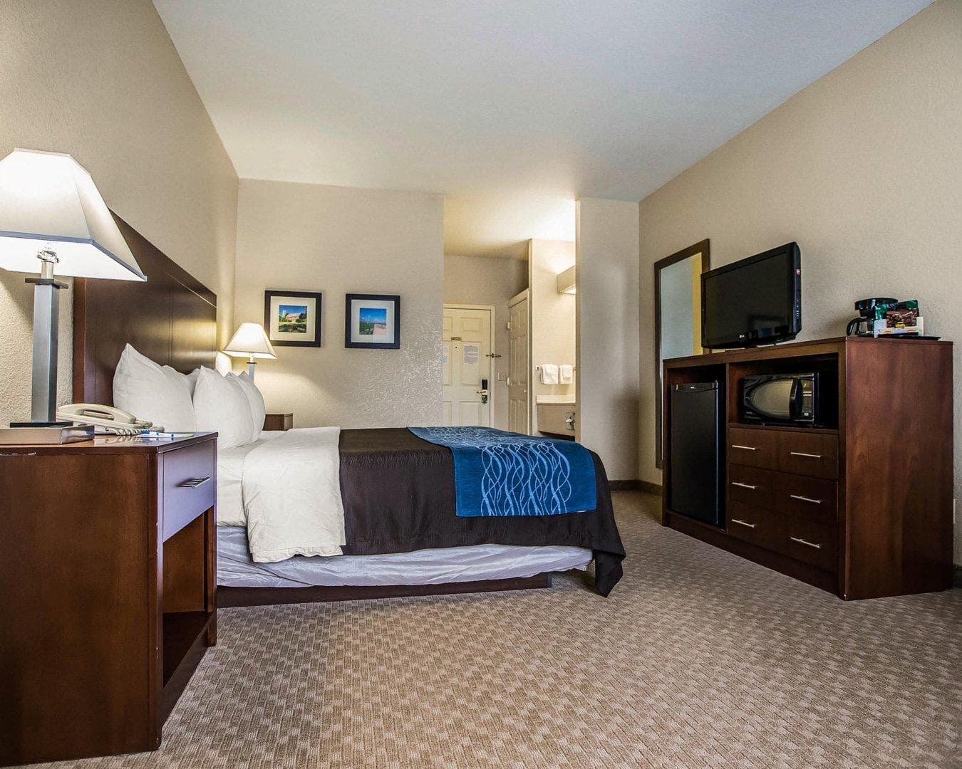 Quality Inn & Suites Dixon near I-88 — 6