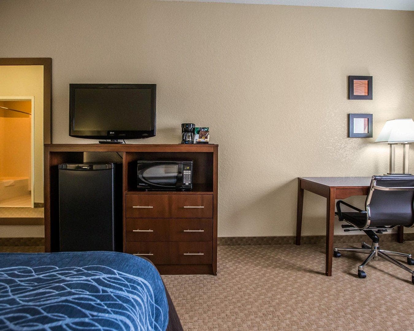Quality Inn & Suites Dixon near I-88 — 7