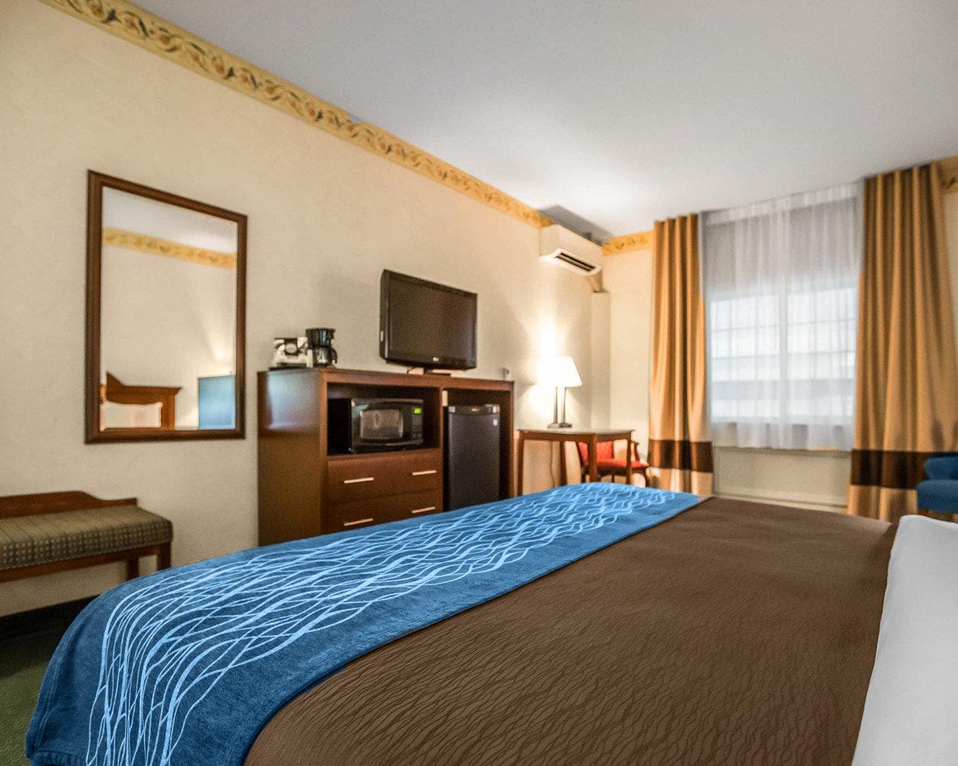 Quality Inn & Suites Dixon near I-88 - Image 3