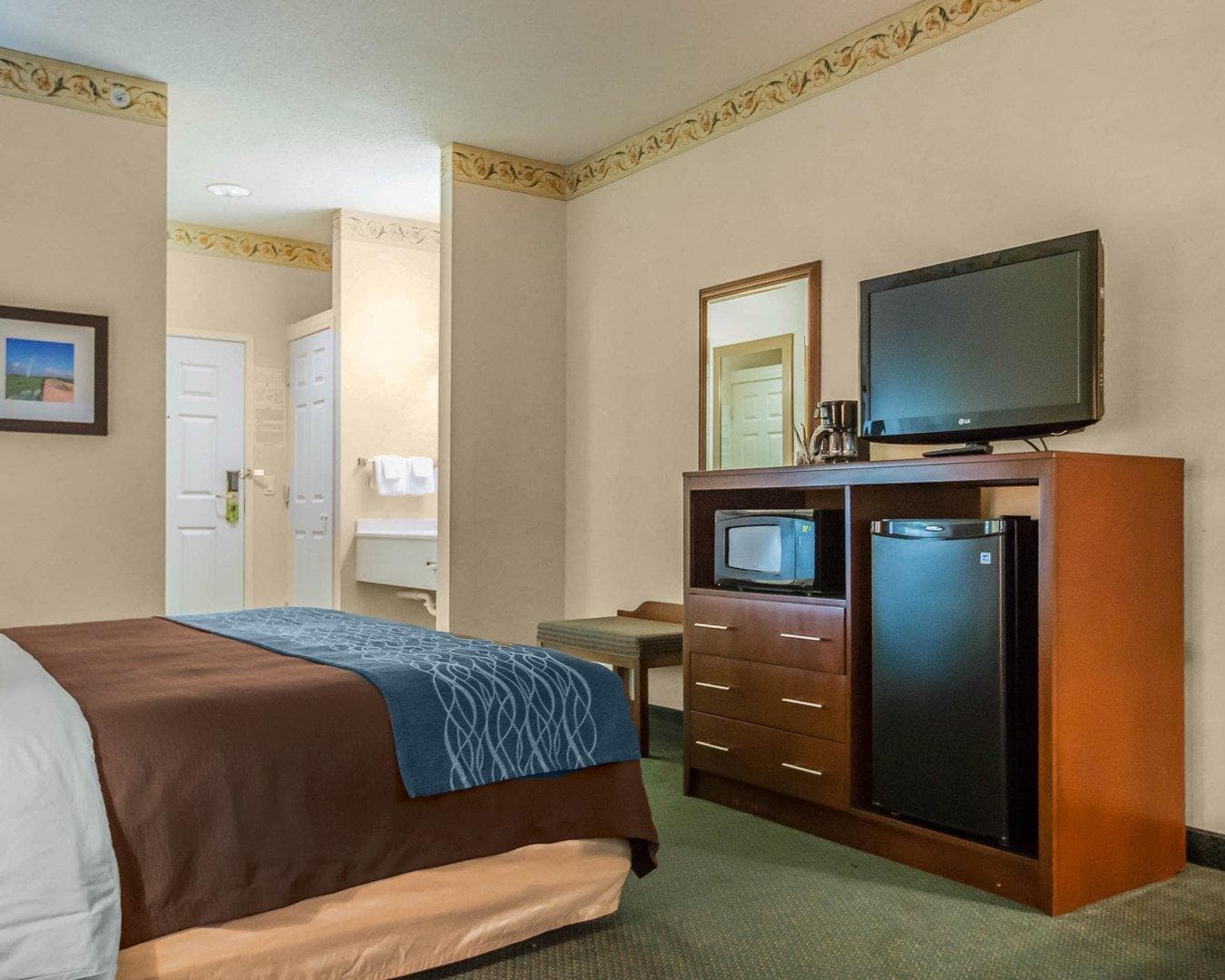 Quality Inn & Suites Dixon near I-88 - Image 5