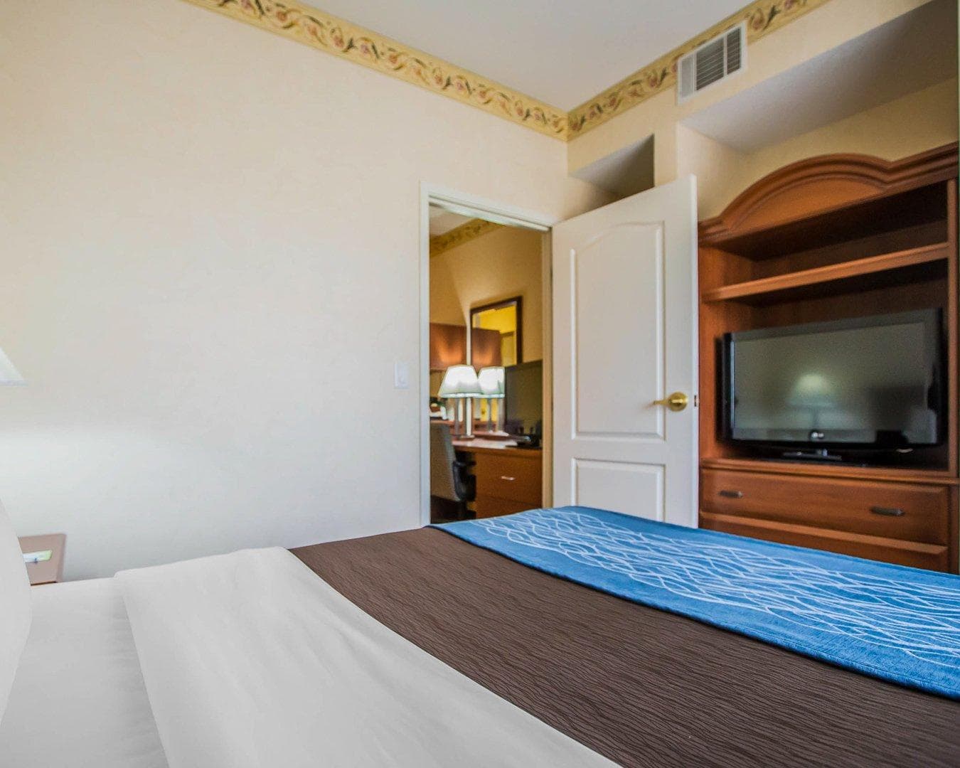 Quality Inn & Suites Dixon near I-88 — 23