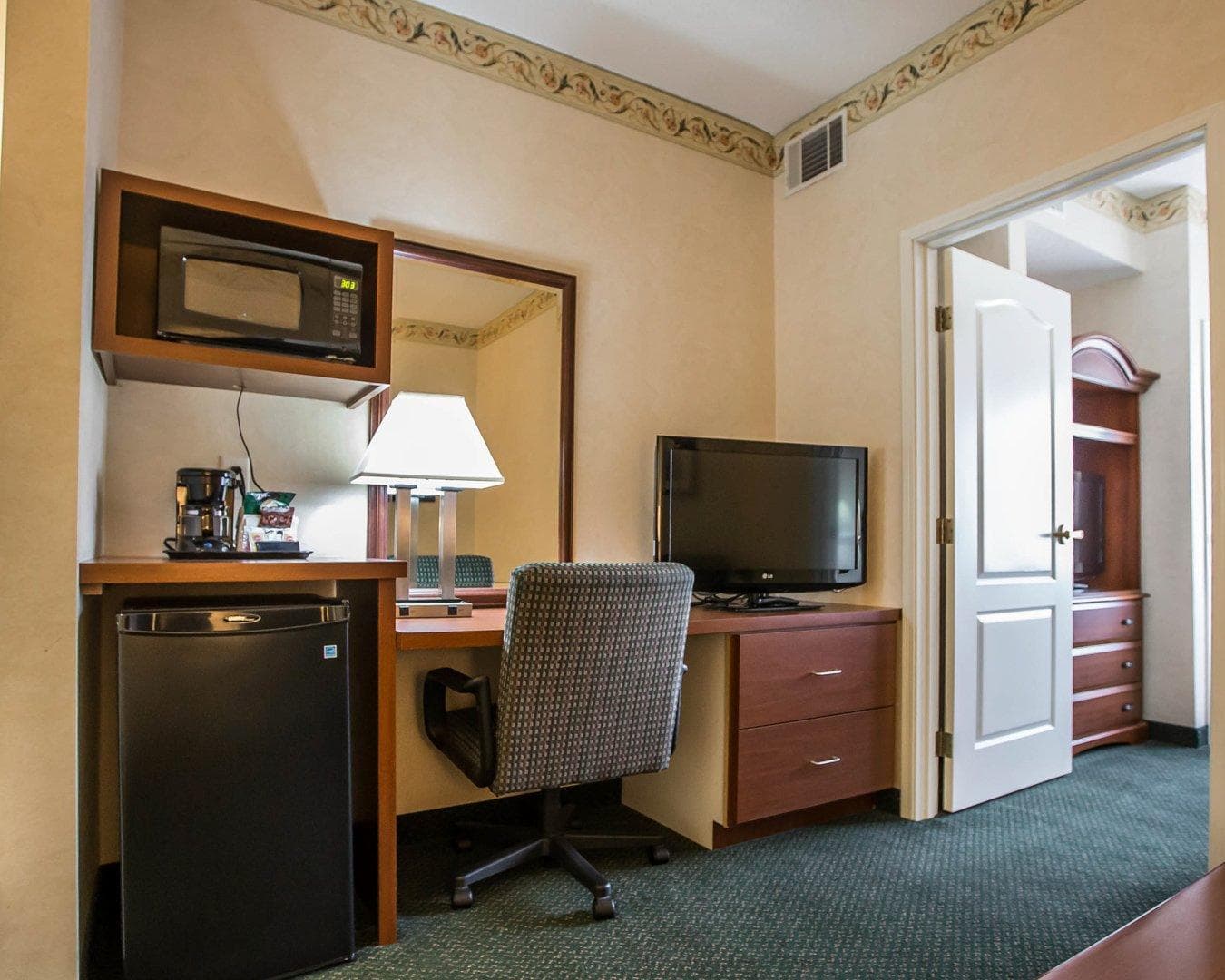 Quality Inn & Suites Dixon near I-88 — 25