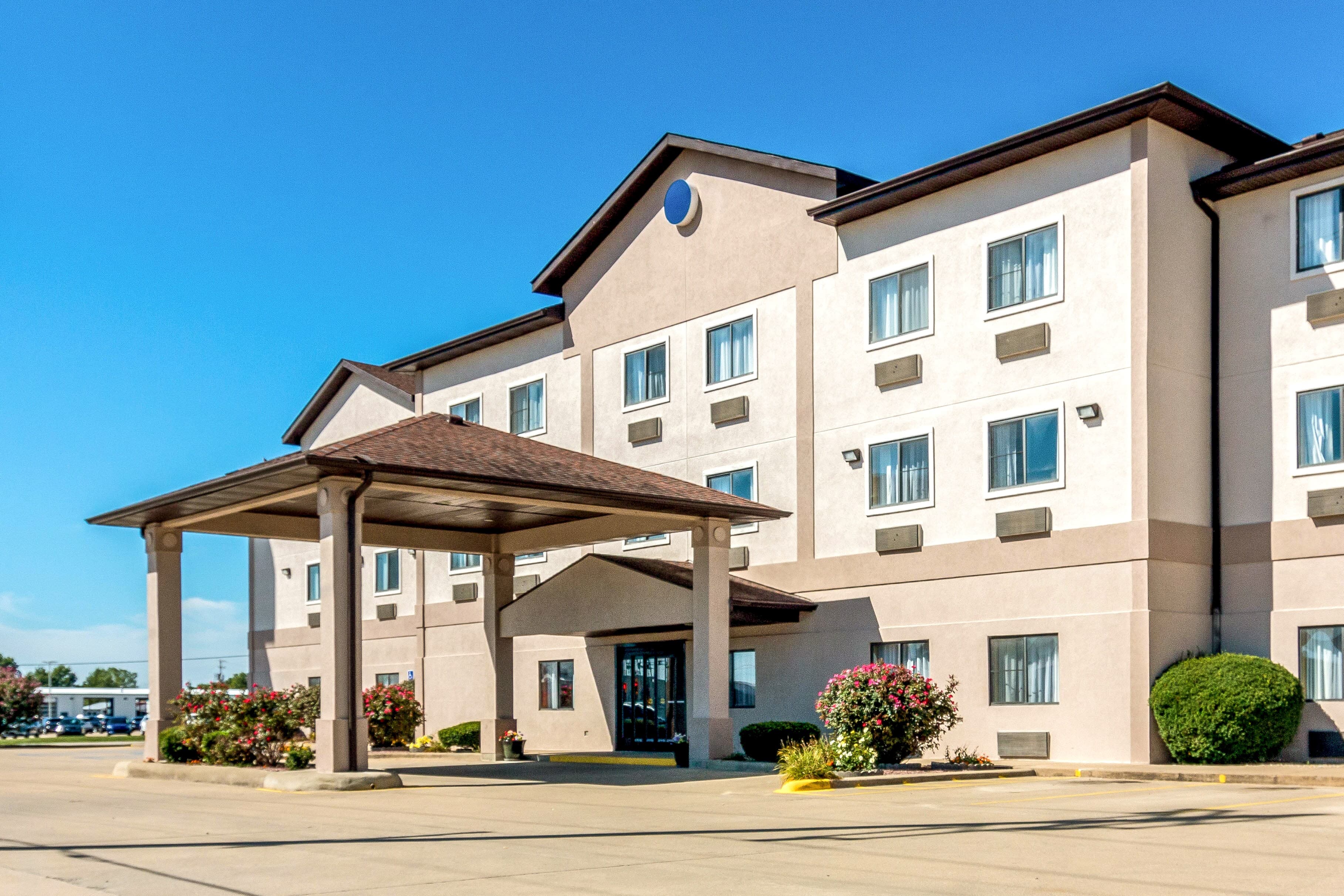 Quality Inn & Suites Salem near I-57 - Image 1