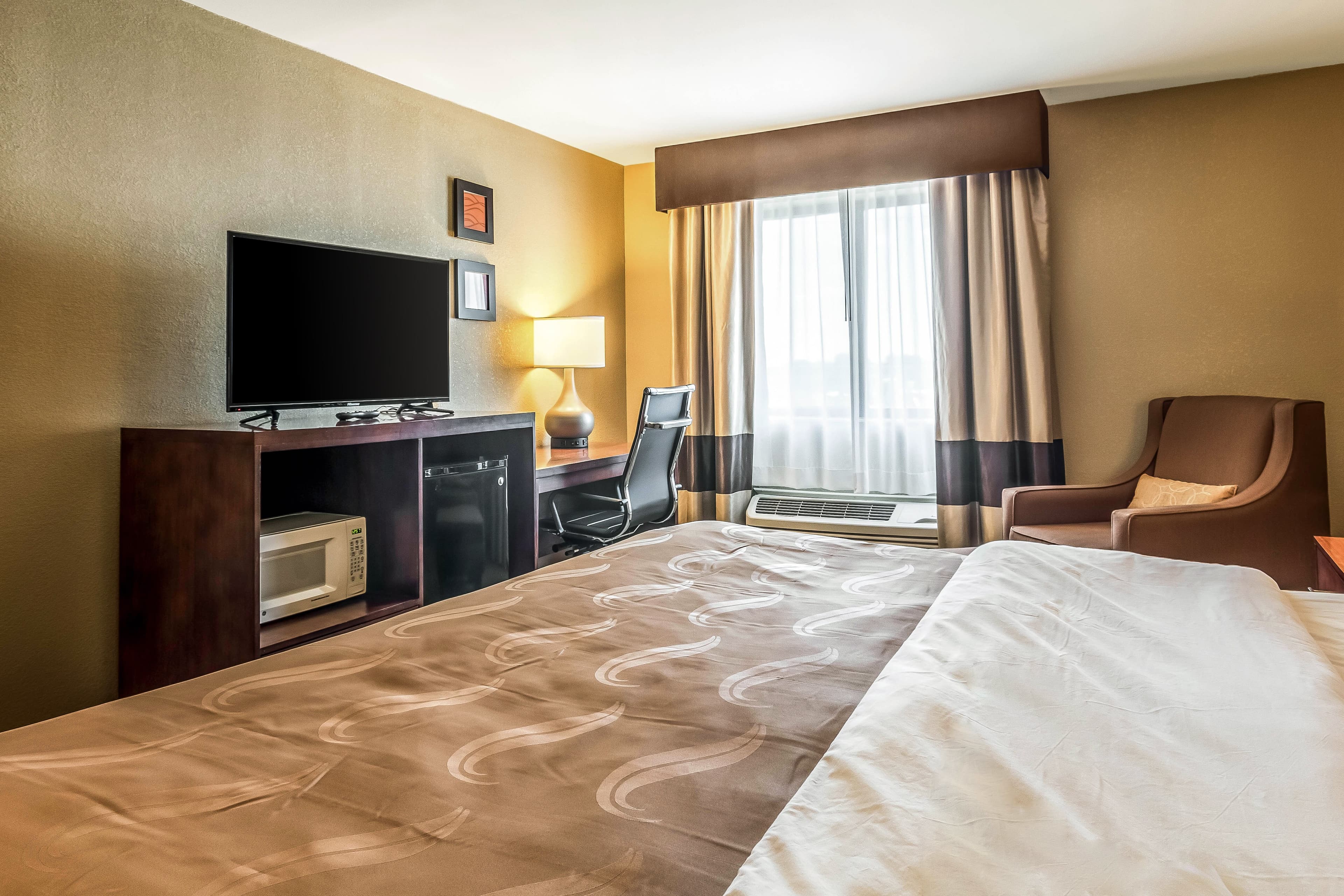 Quality Inn & Suites Salem near I-57 - Image 3