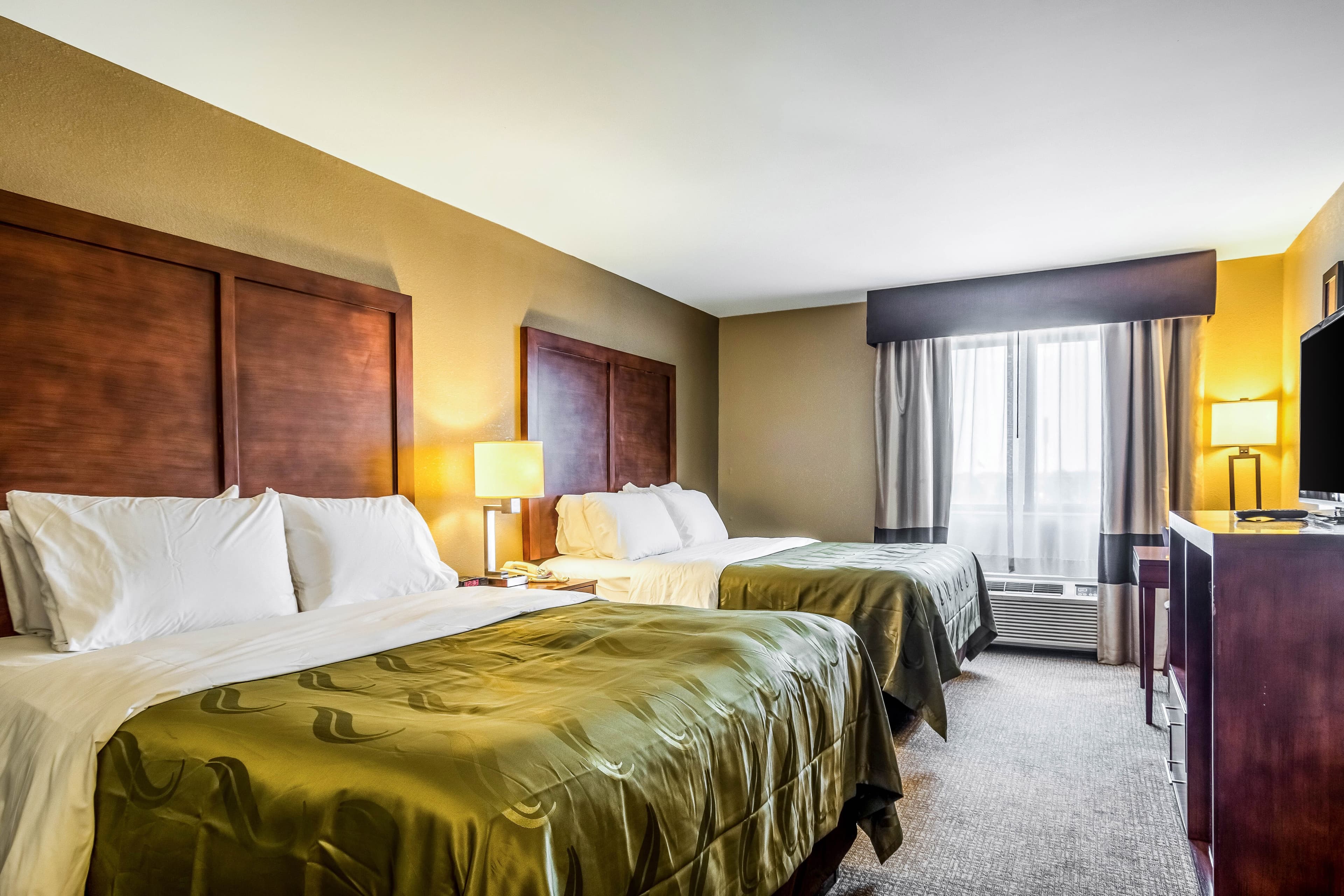 Quality Inn & Suites Salem near I-57 — 8