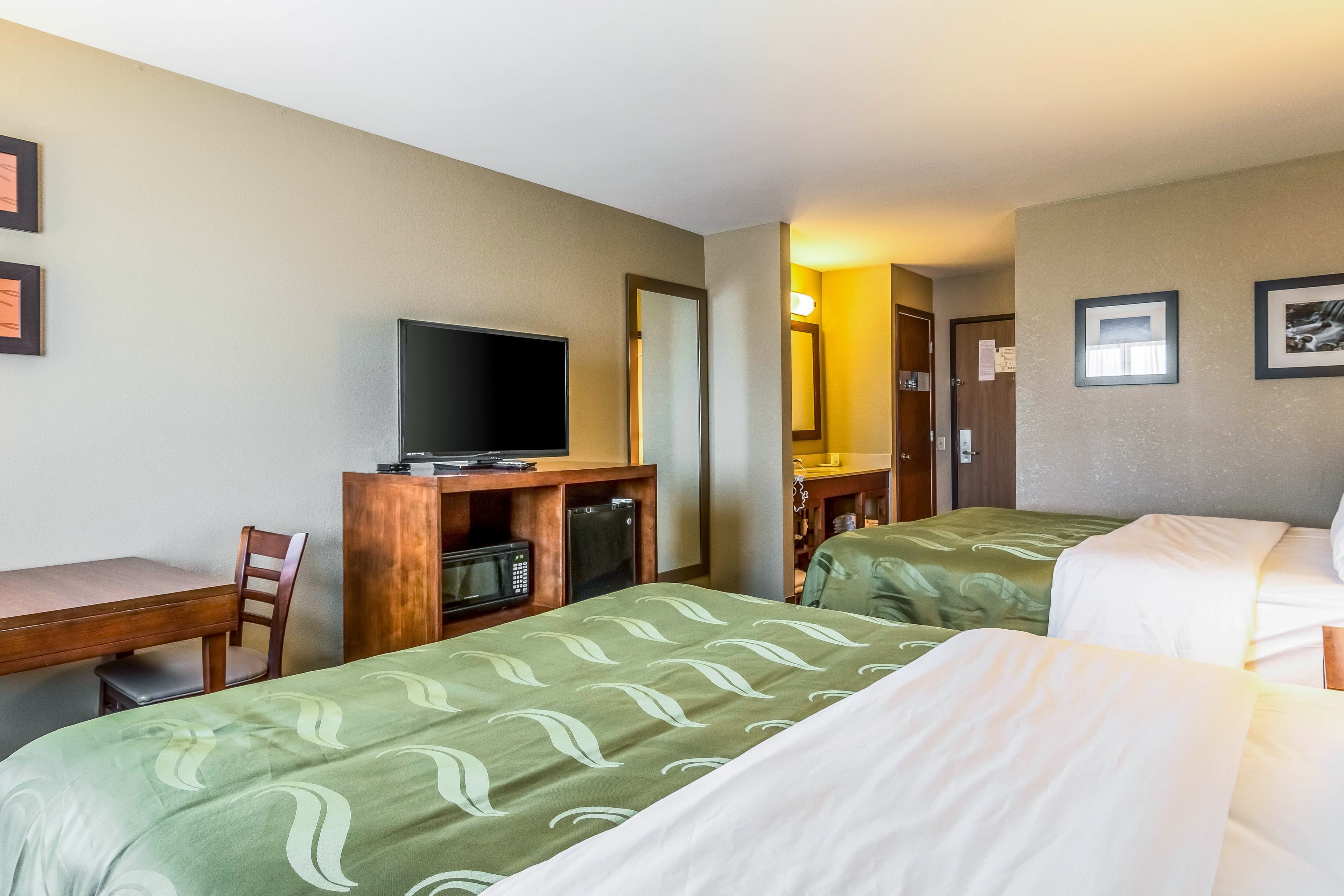 Quality Inn & Suites Salem near I-57 — 11