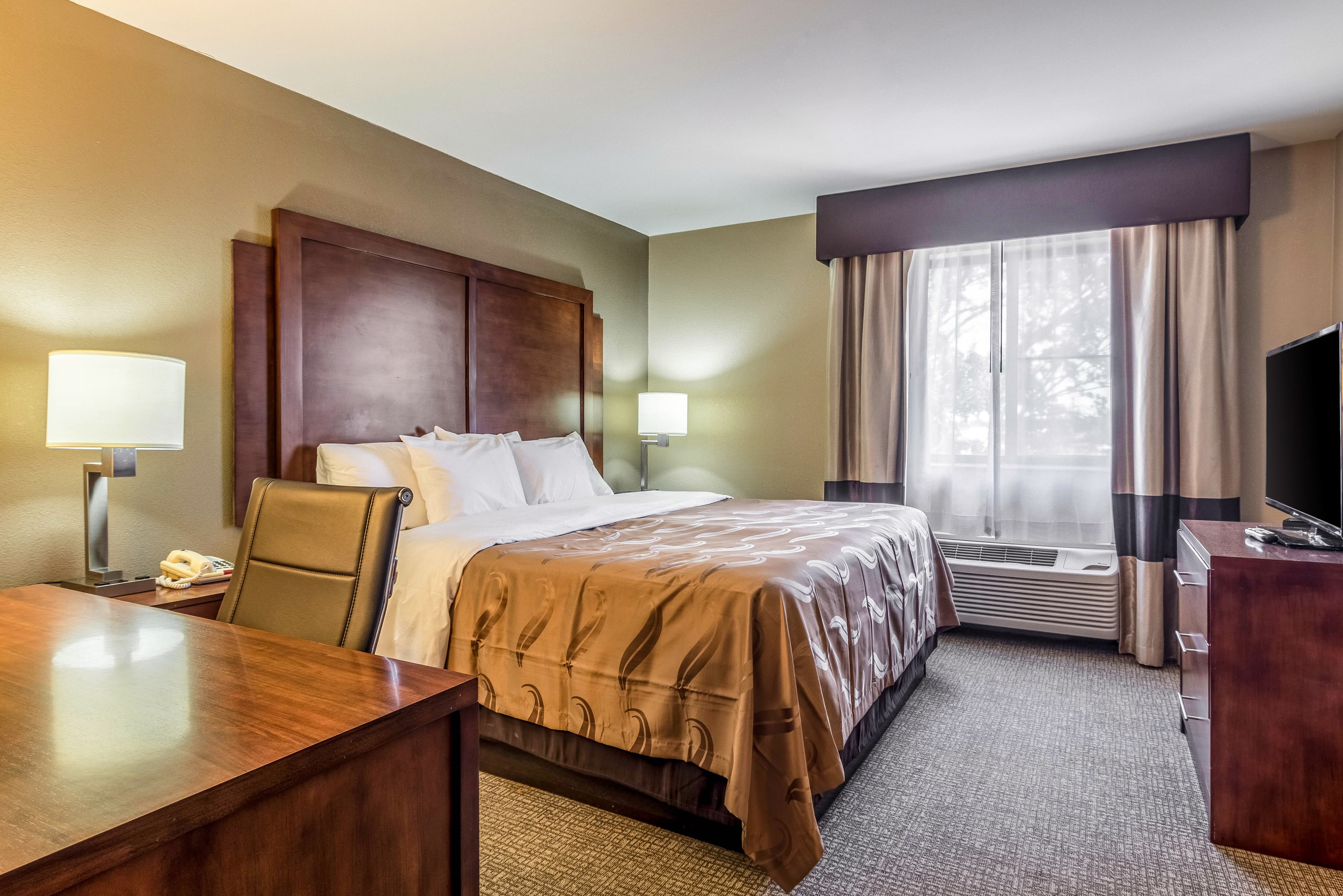 Quality Inn & Suites Salem near I-57 - Image 5