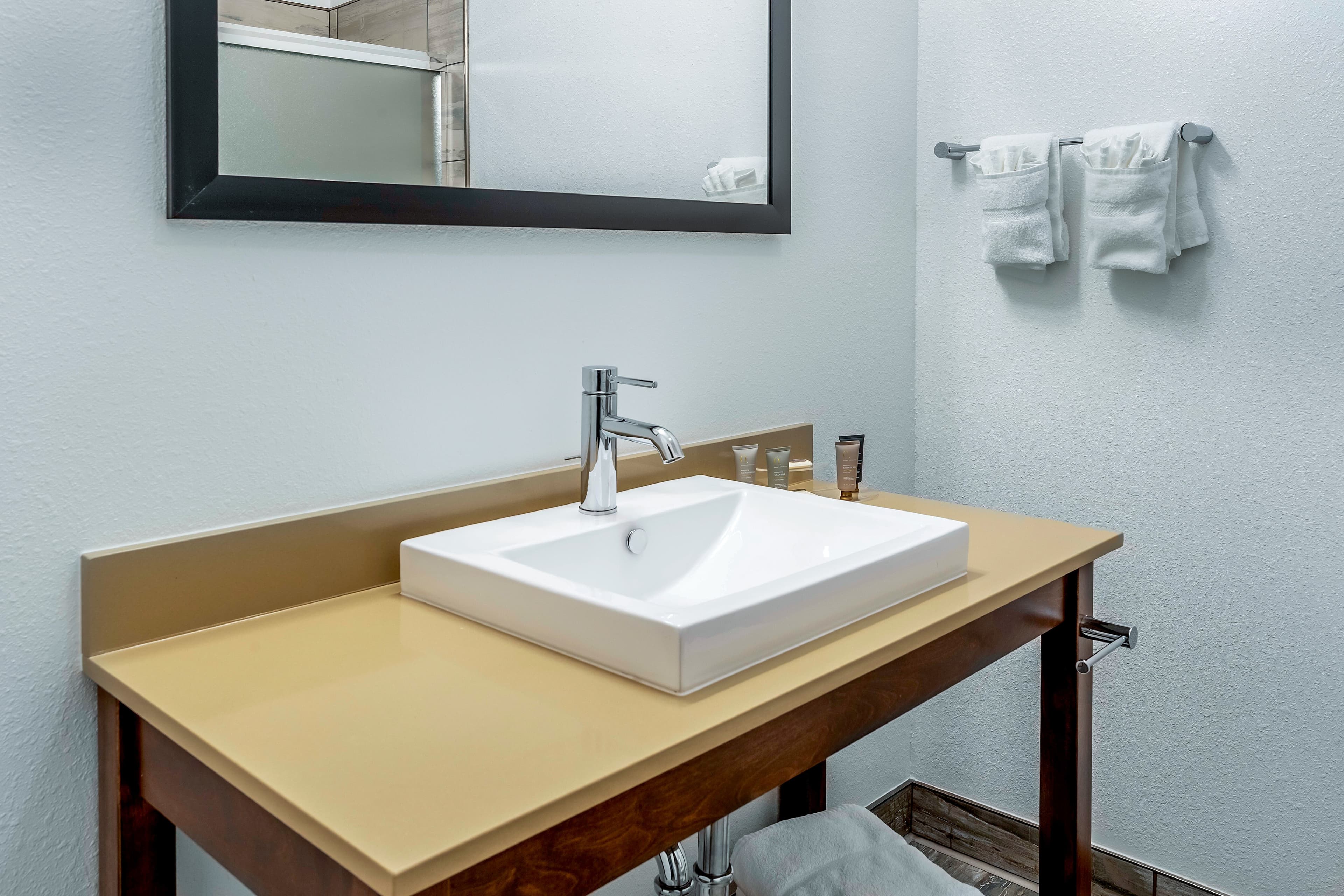 Riverview Inn & Suites, an Ascend Collection Hotel - Image 3