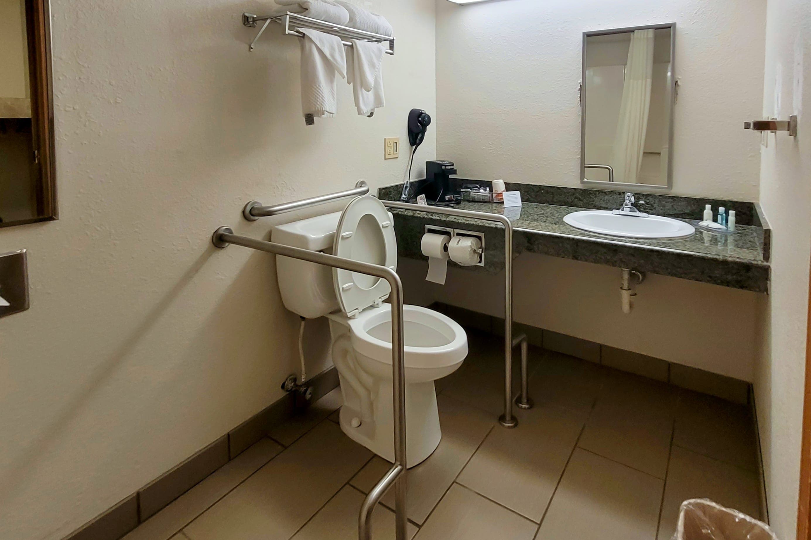 Quality Inn & Suites Marion — 9