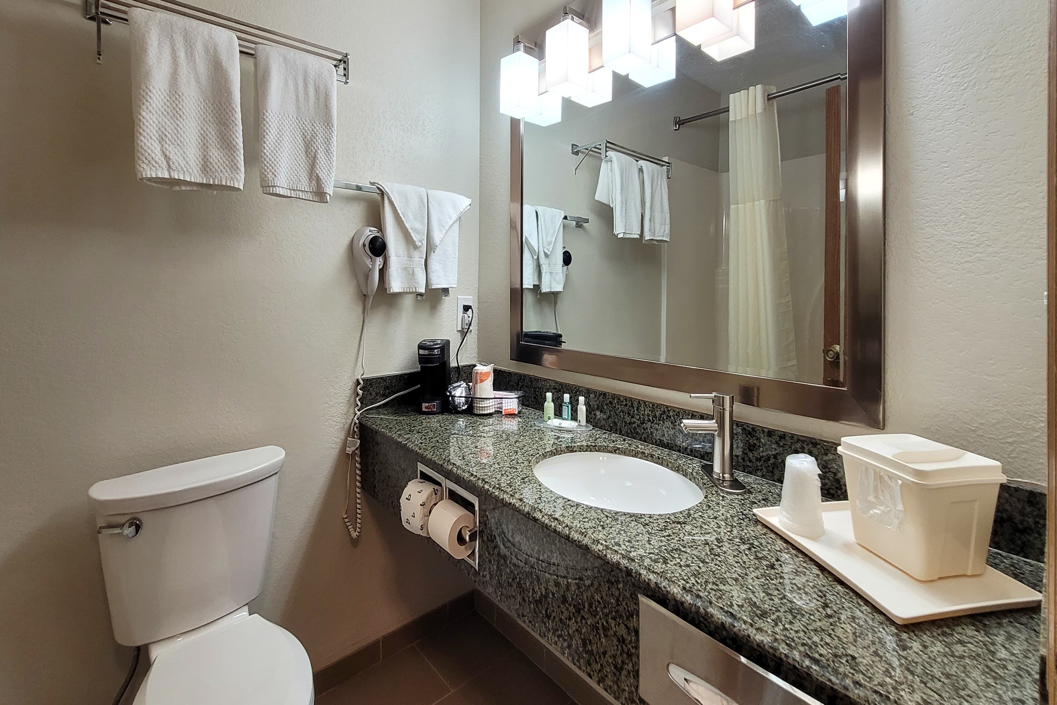 Quality Inn & Suites Marion - Image 4