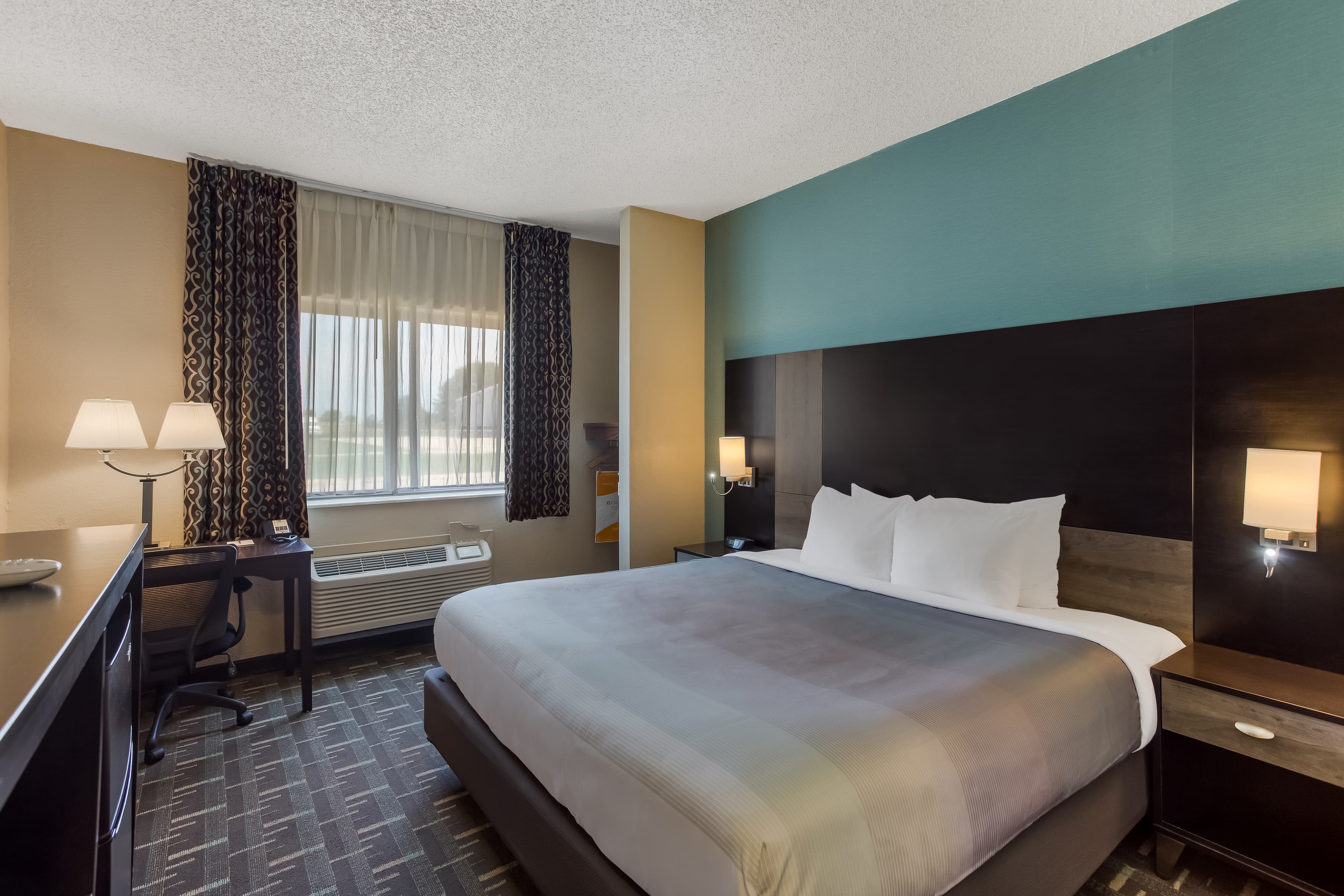 Quality Inn Galesburg near US Highway 34 and I-74 - Image 3