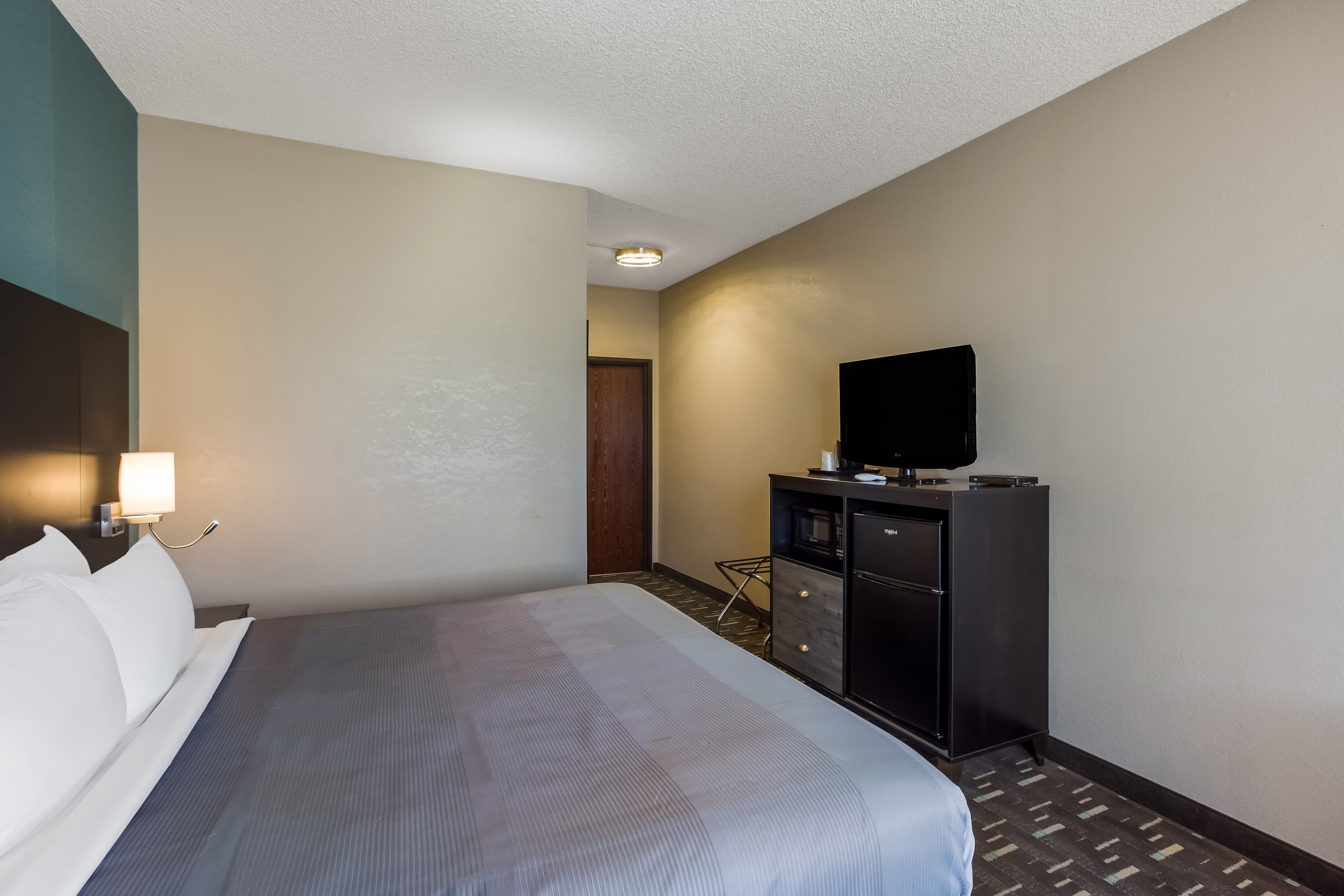 Quality Inn Galesburg near US Highway 34 and I-74 - Image 4