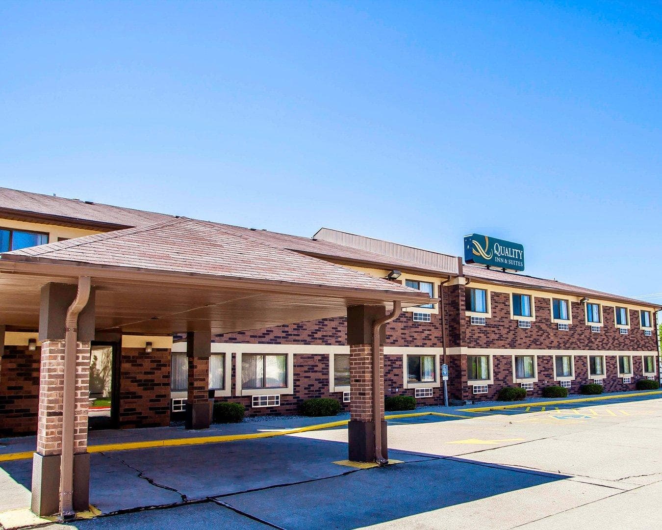 Quality Inn & Suites Champaign North - Urbana - Image 1