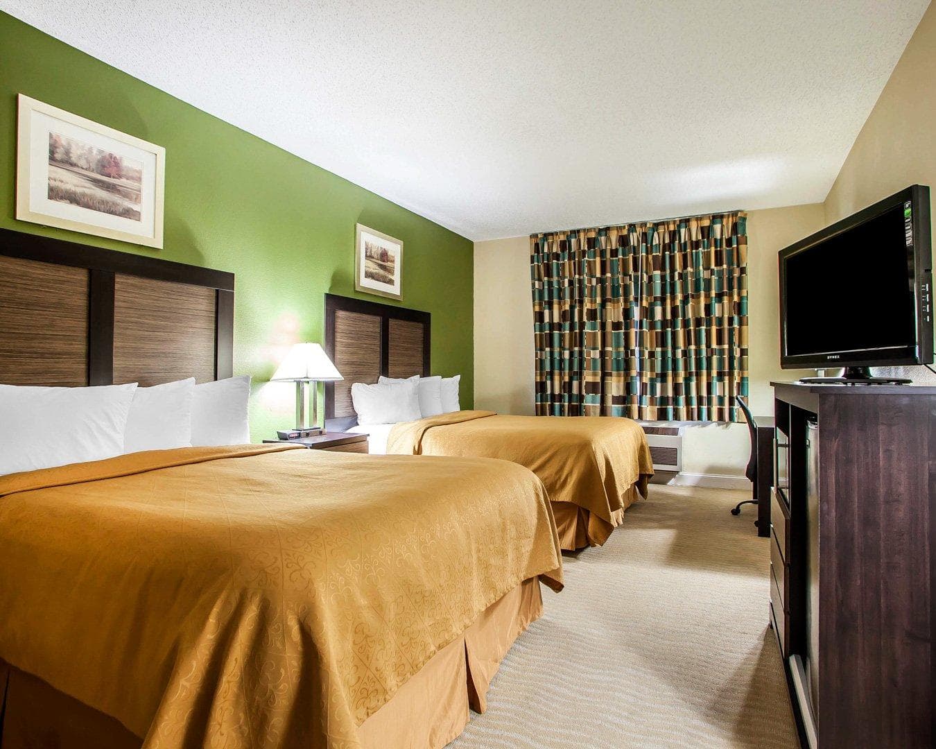 Quality Inn & Suites Champaign North - Urbana — 10
