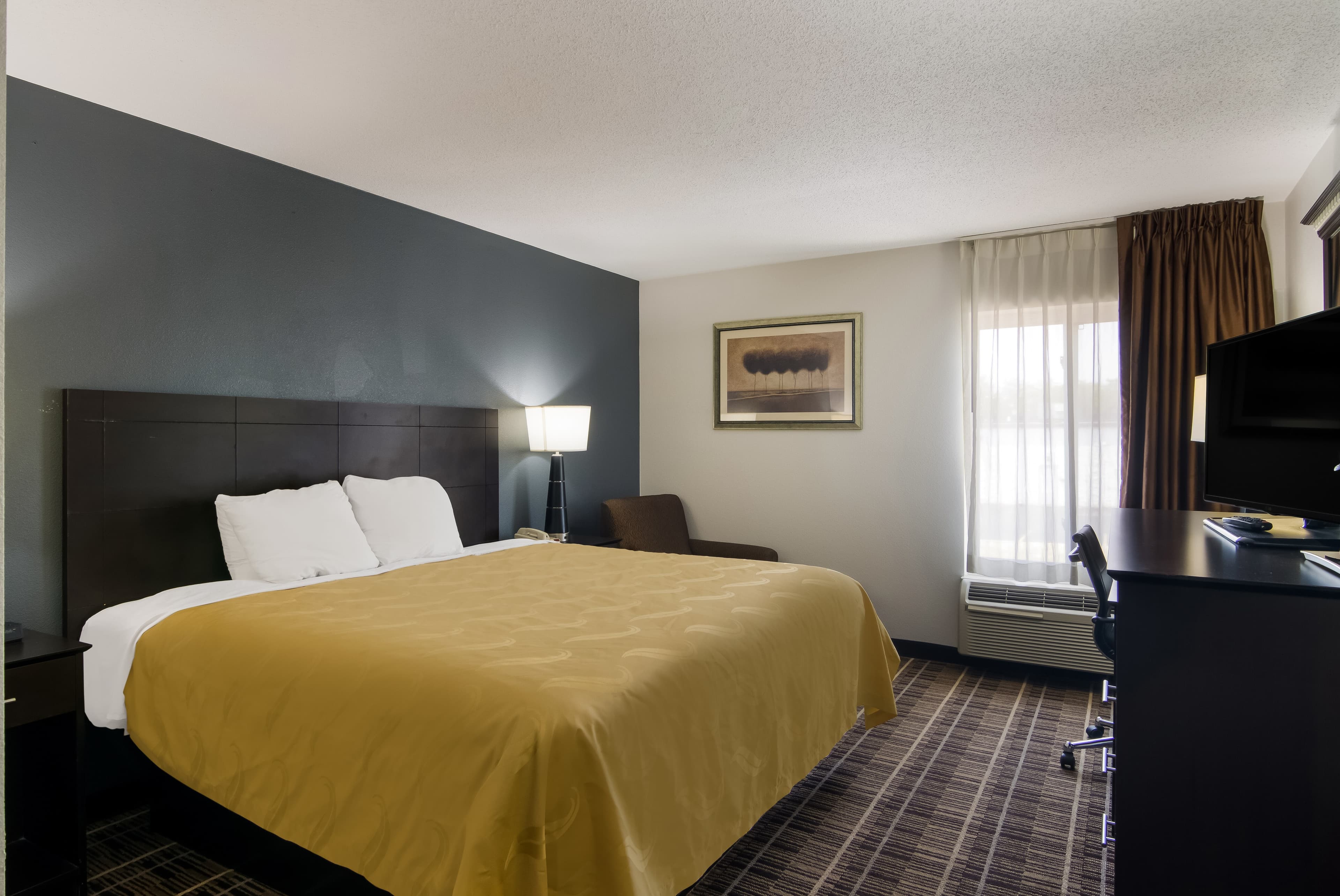 Quality Inn Aurora - Naperville Area - Image 5