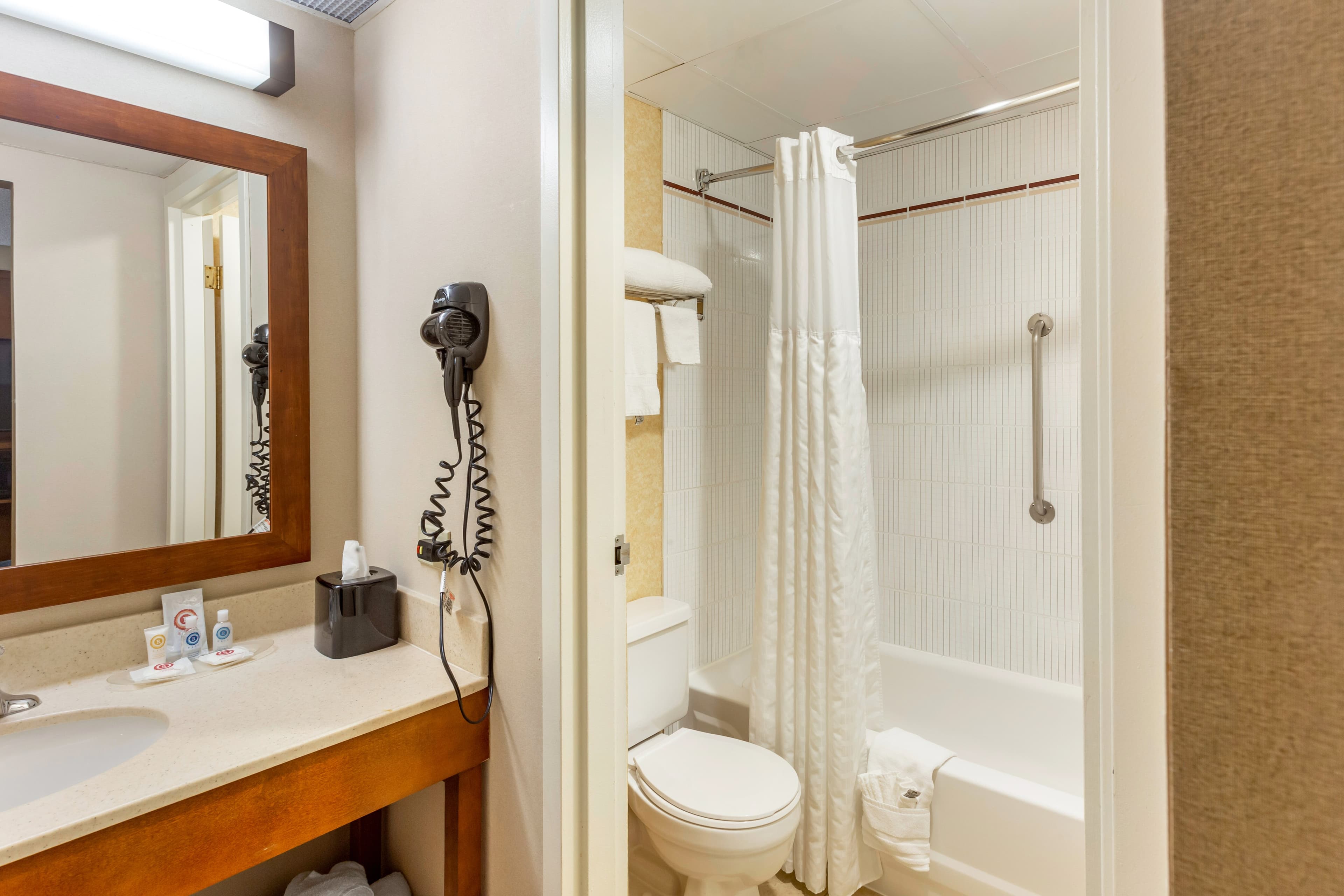 Comfort Suites Oakbrook Terrace near Oakbrook Center — 15