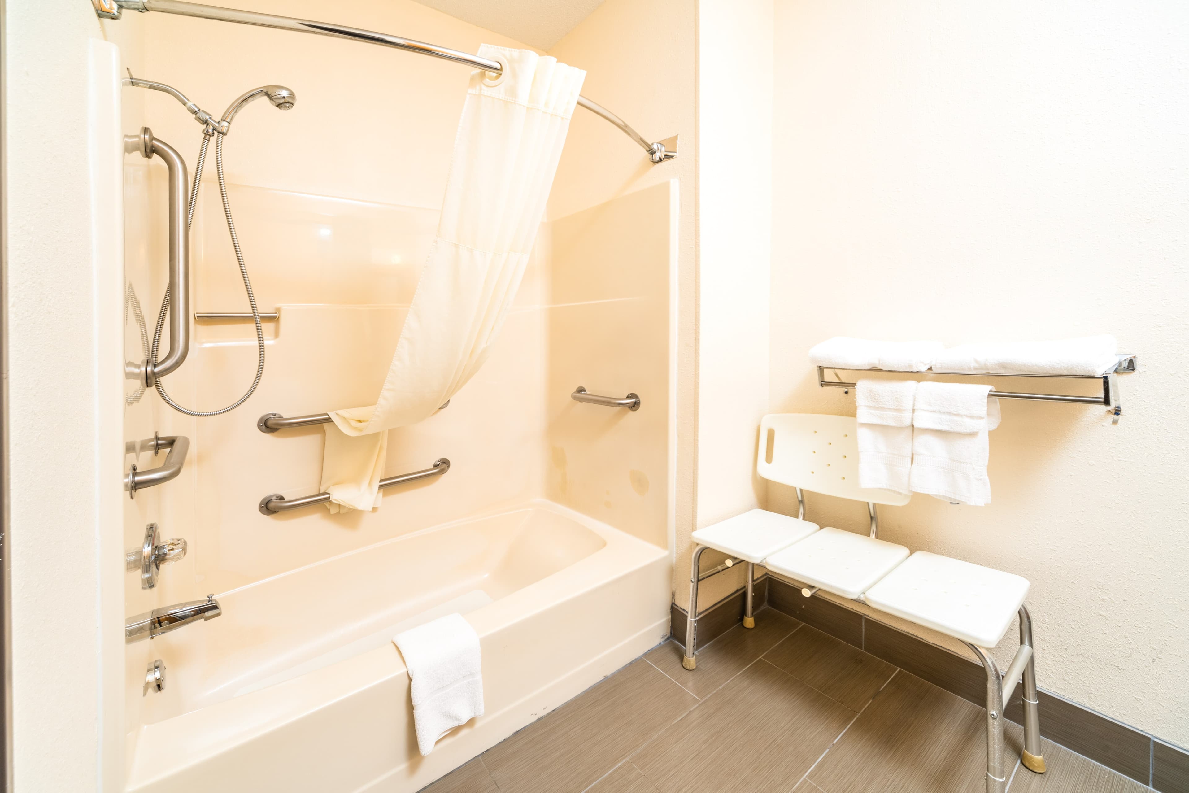 Quality Inn & Suites Danville East - Image 4