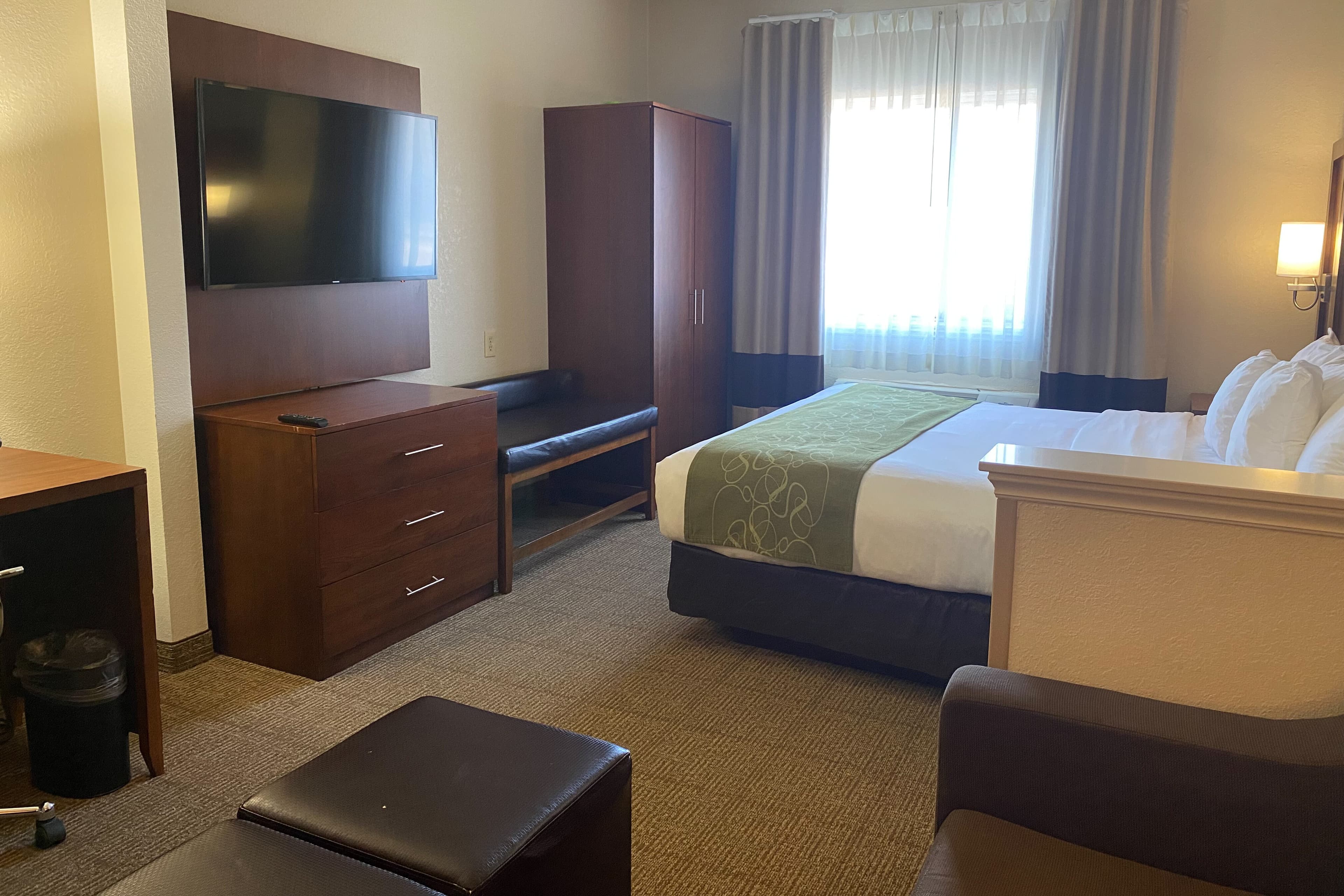 Comfort Suites Peoria I-74 - Image 3