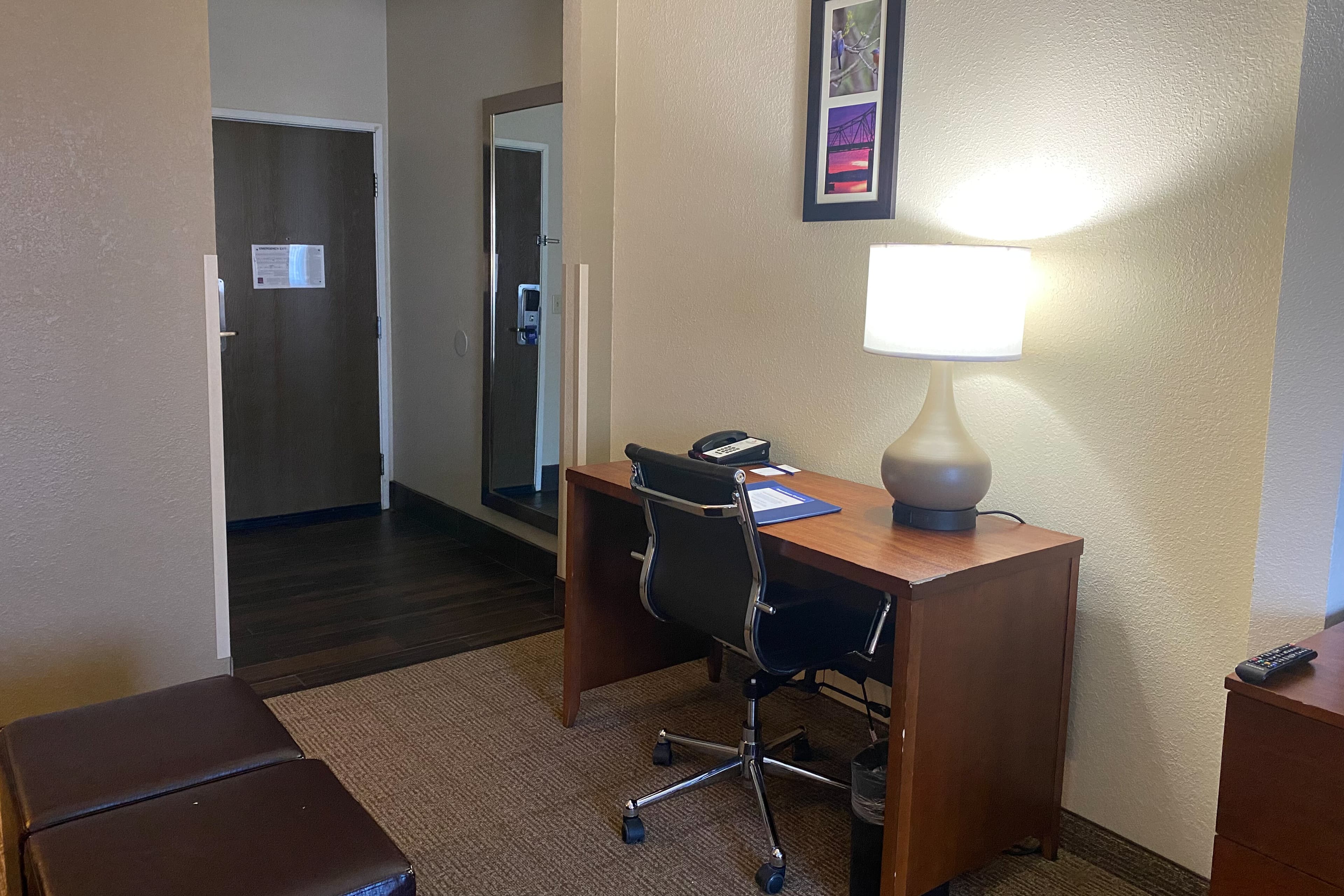 Comfort Suites Peoria I-74 - Image 4