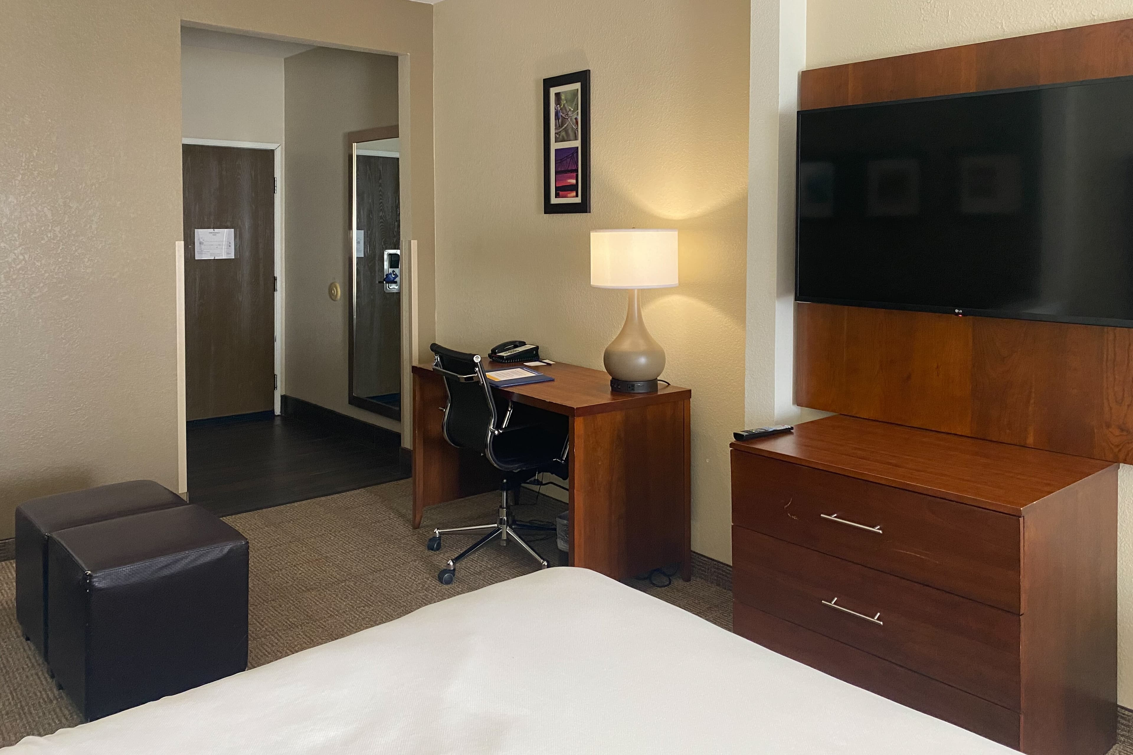 Comfort Suites Peoria I-74 — 6
