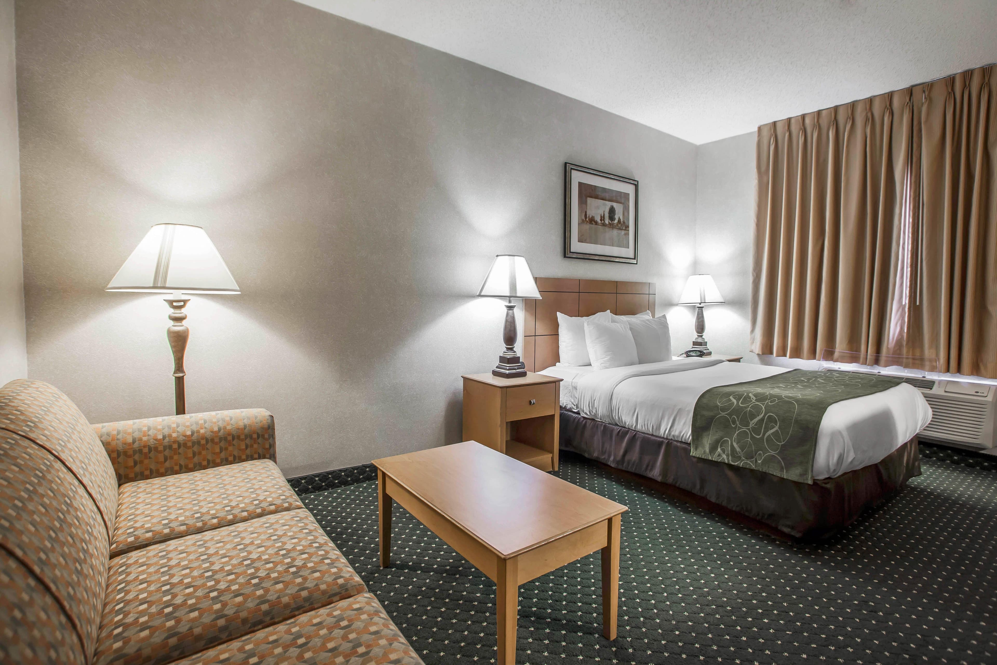 Comfort Suites Peoria I-74 - Image 2