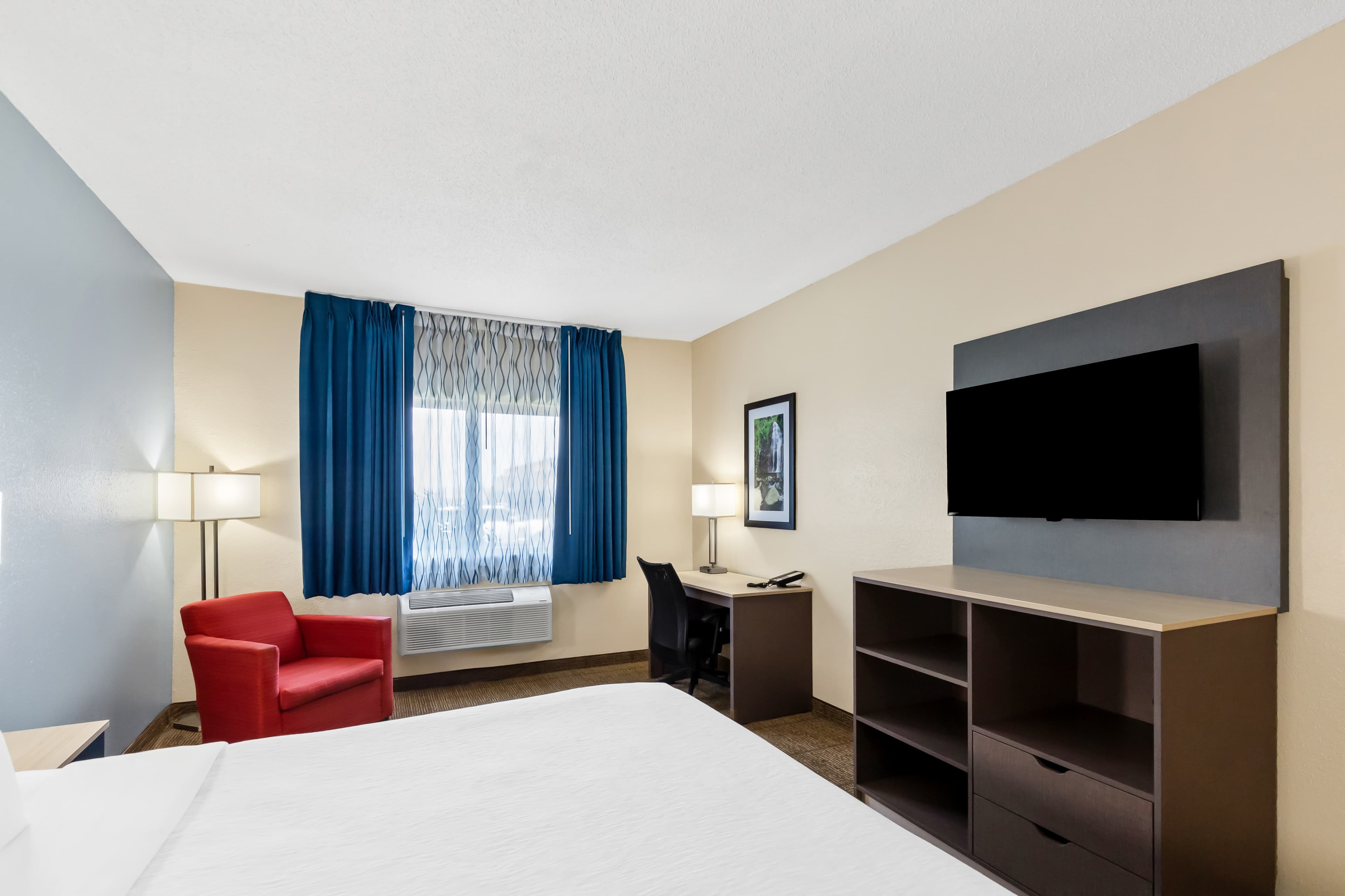 Quality Inn & Suites Springfield Southwest near I-72 - Image 3