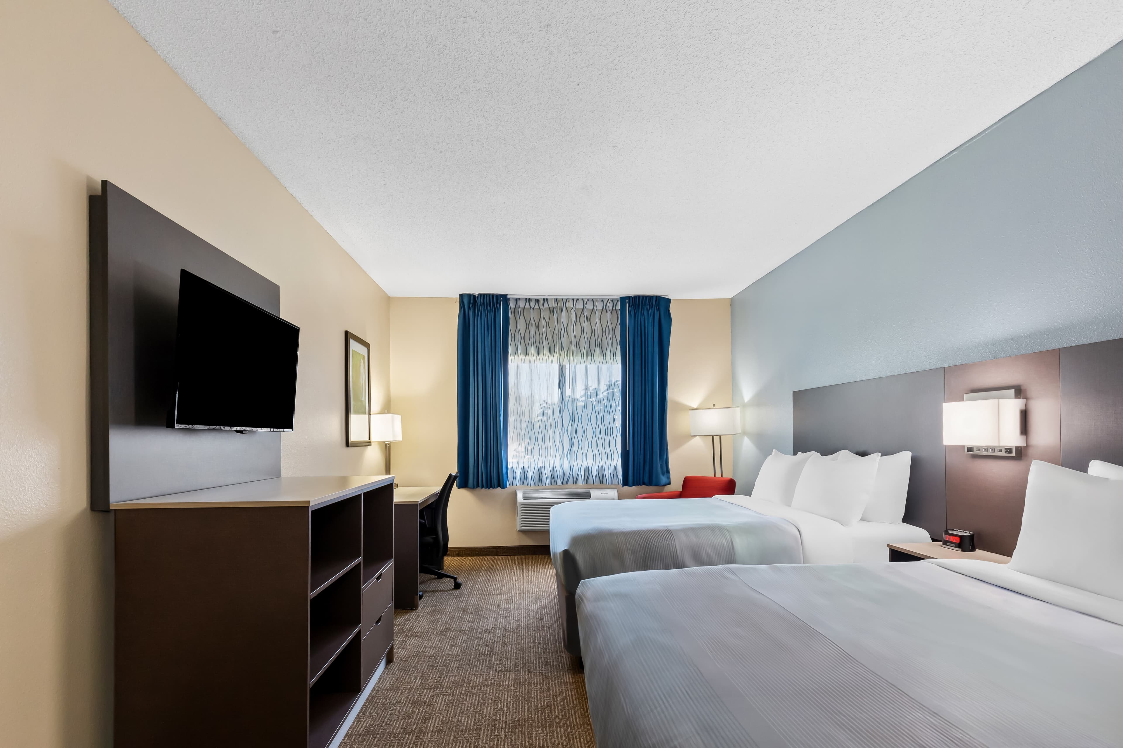 Quality Inn & Suites Springfield Southwest near I-72 - Image 1