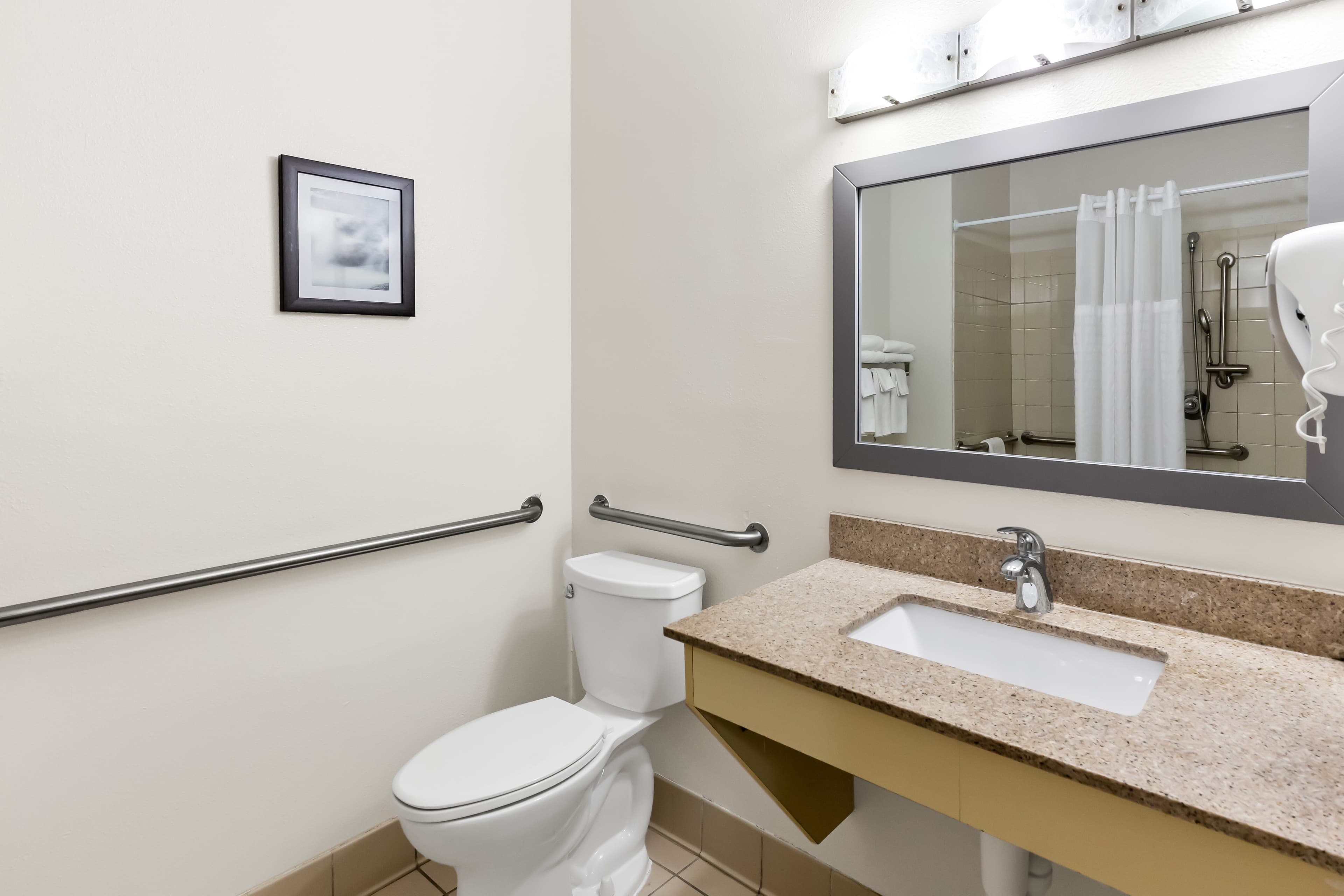 Quality Inn & Suites Springfield Southwest near I-72 — 8