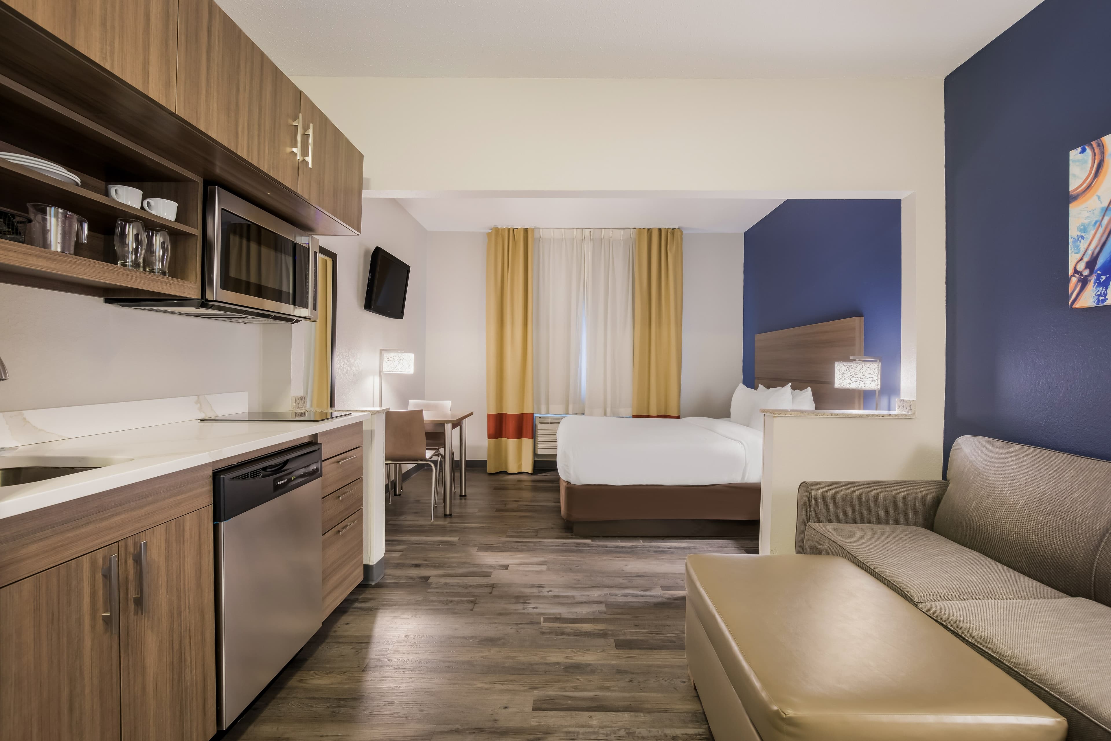 MainStay Suites Joliet I-55 - Image 2