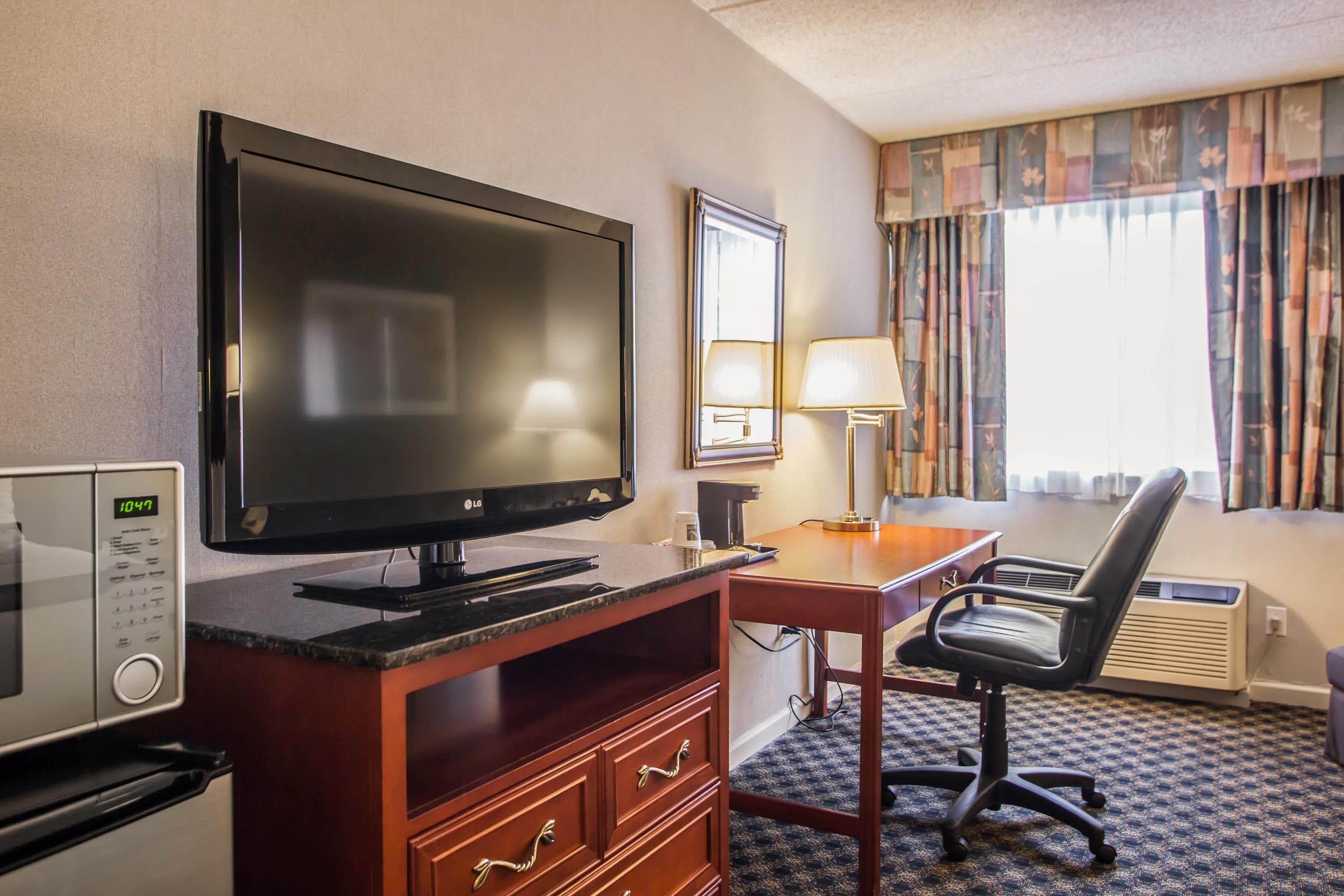 Quality Inn & Suites St Charles -West Chicago — 12