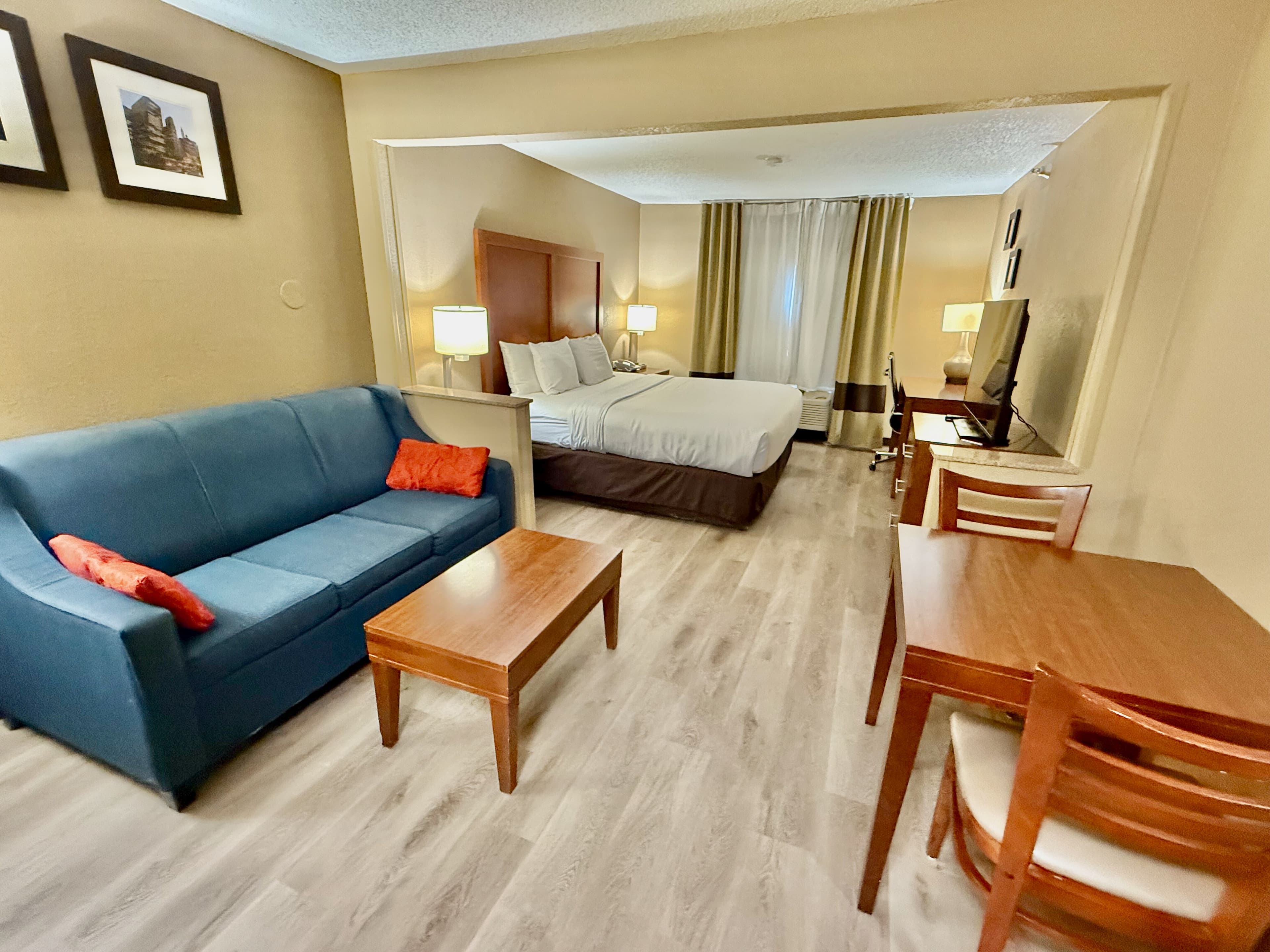 Comfort Inn Gurnee near Six Flags - Image 1
