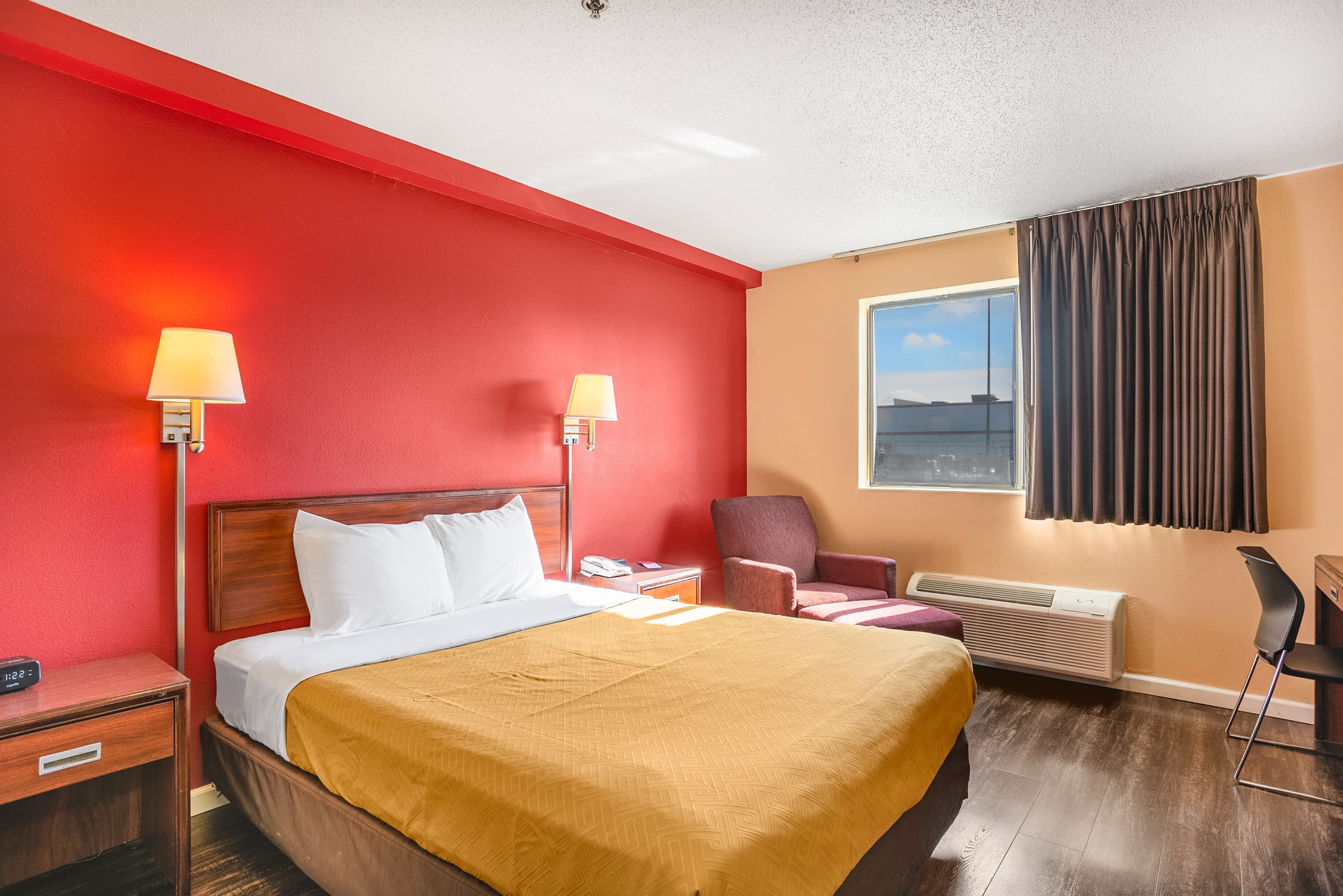 Econo Lodge Princeton — 14