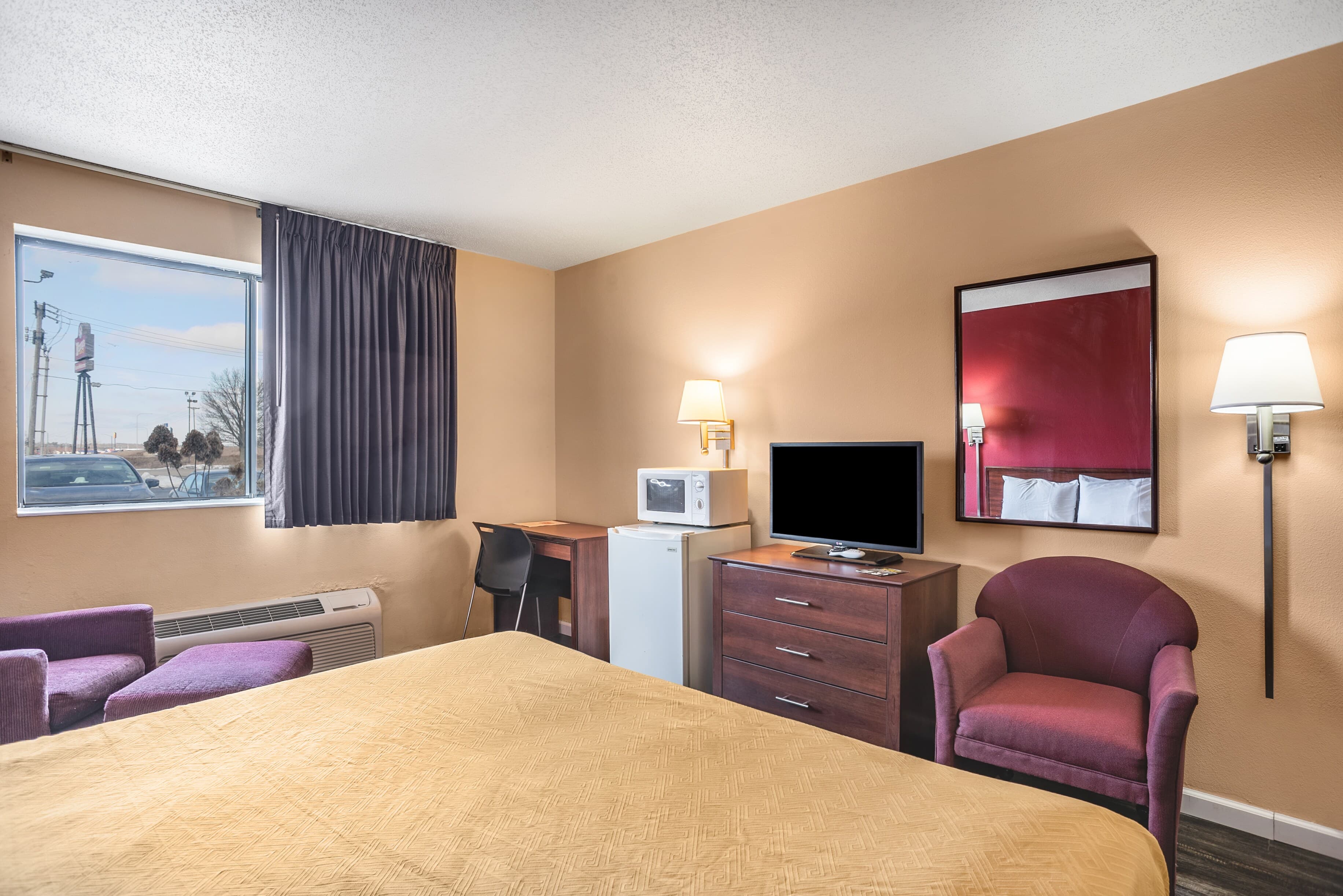Econo Lodge Princeton — 8