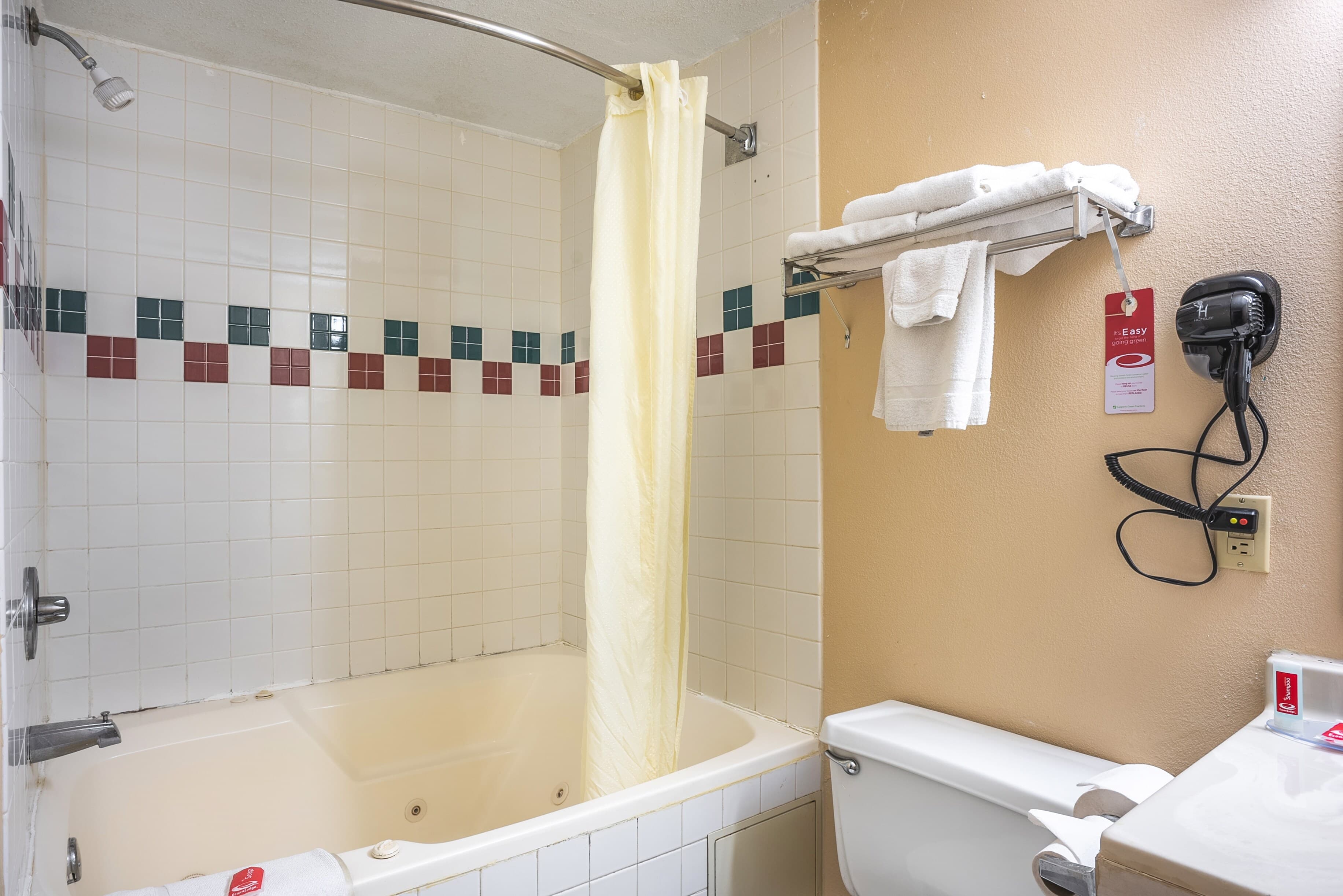 Econo Lodge Princeton — 7