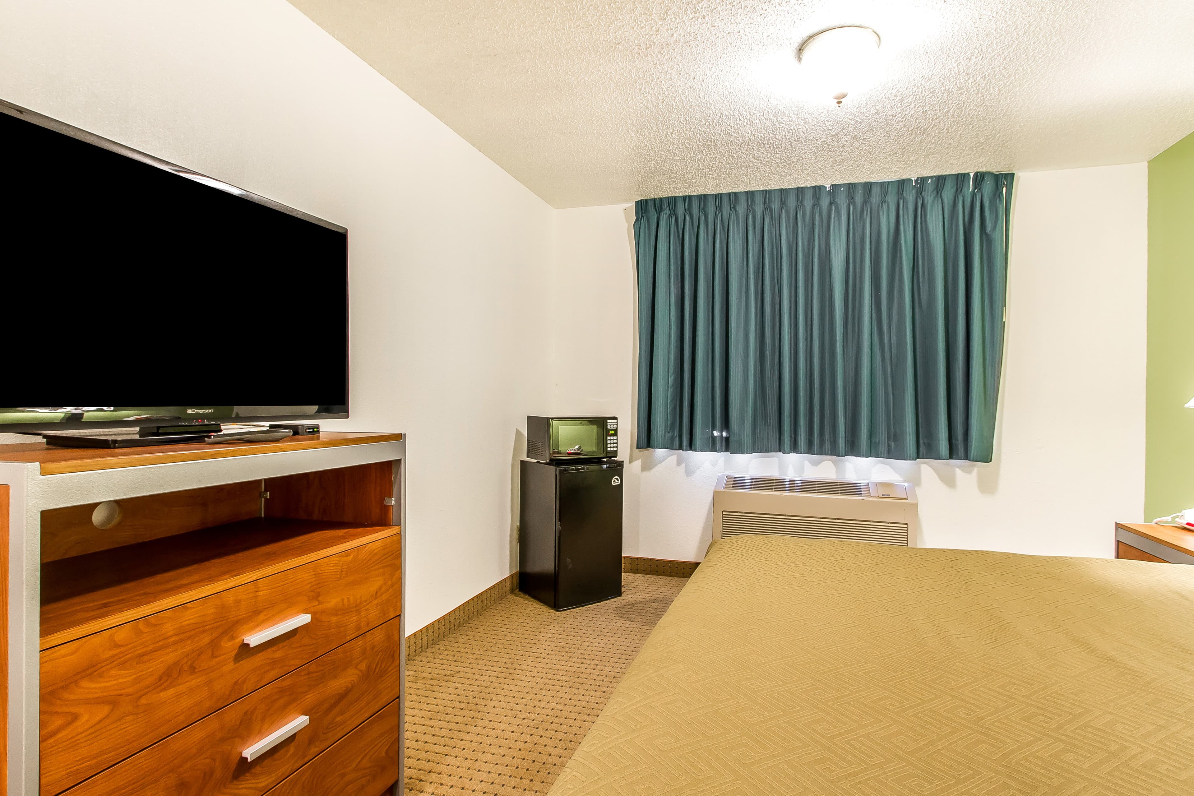 Econo Lodge Inn & Suites Pekin - Peoria Area - Image 4