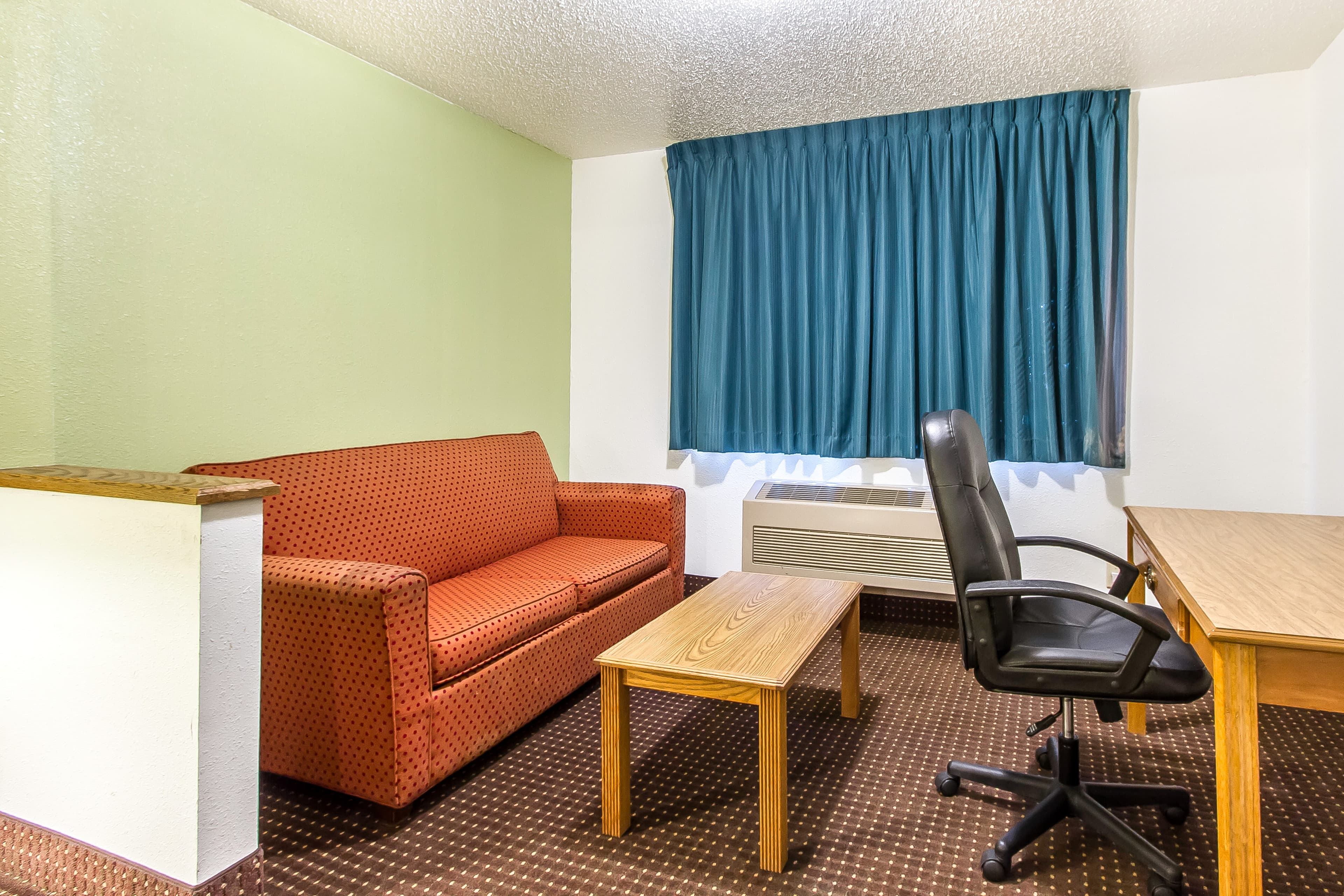 Econo Lodge Inn & Suites Pekin - Peoria Area — 12