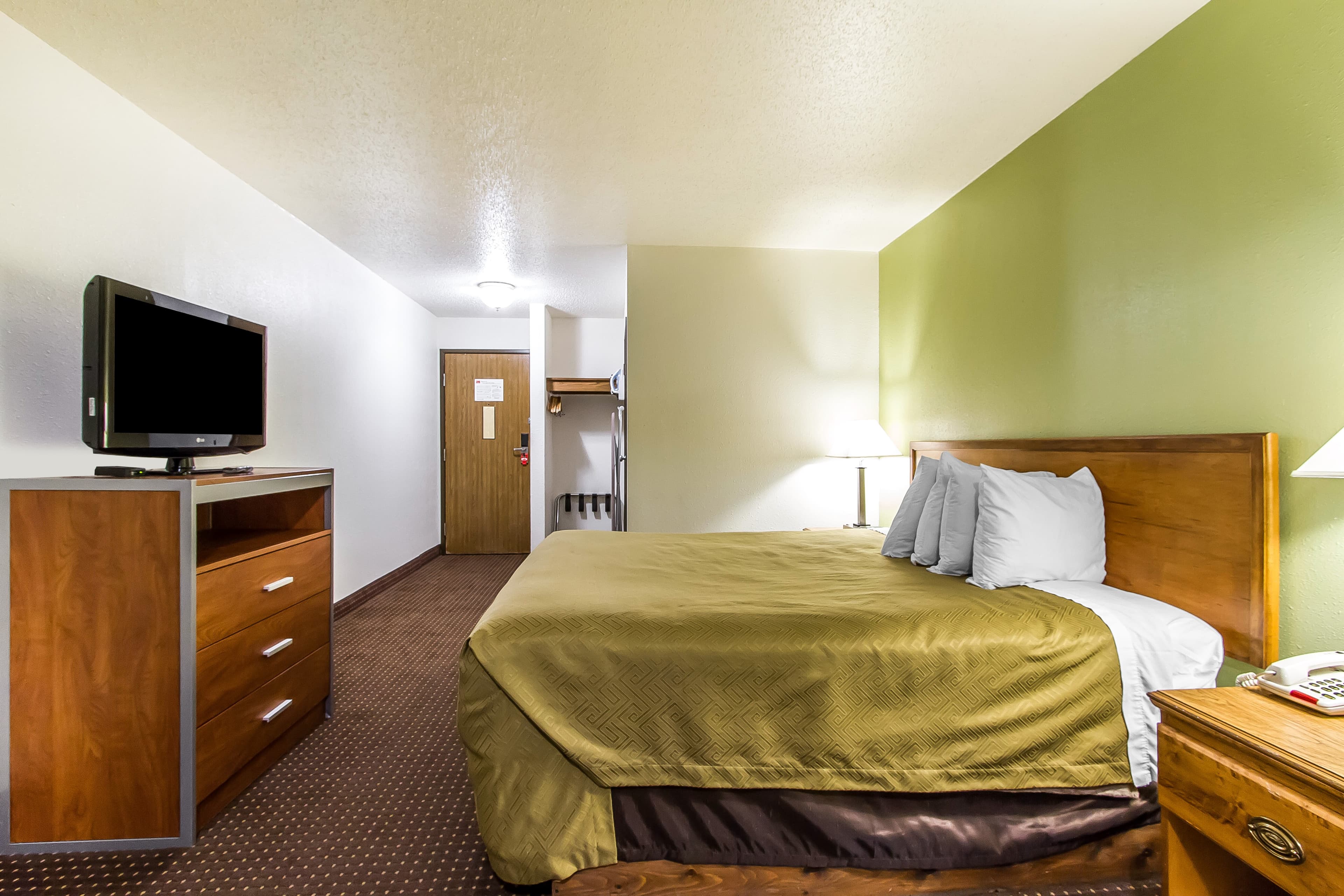 Econo Lodge Inn & Suites Pekin - Peoria Area — 13