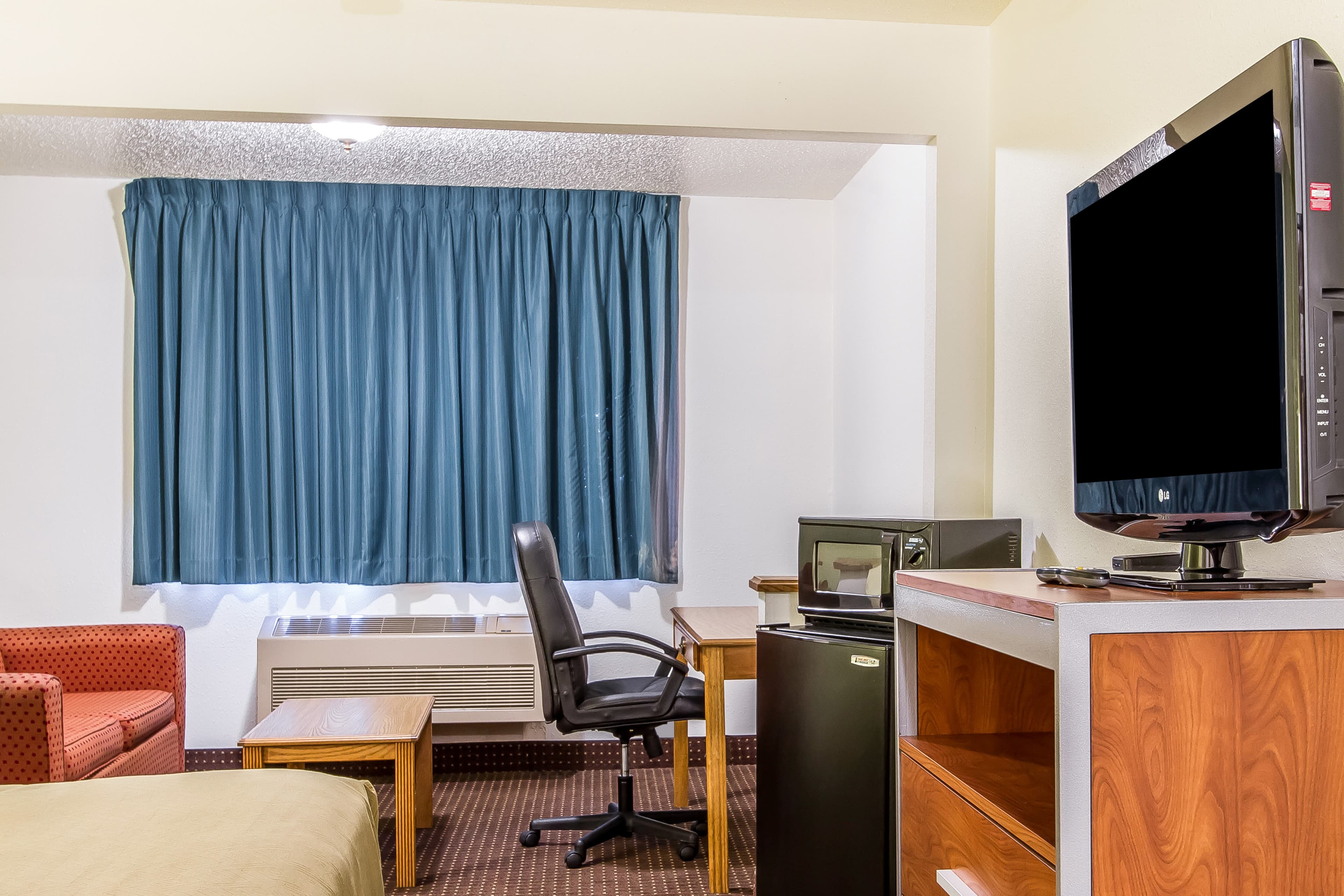 Econo Lodge Inn & Suites Pekin - Peoria Area — 14