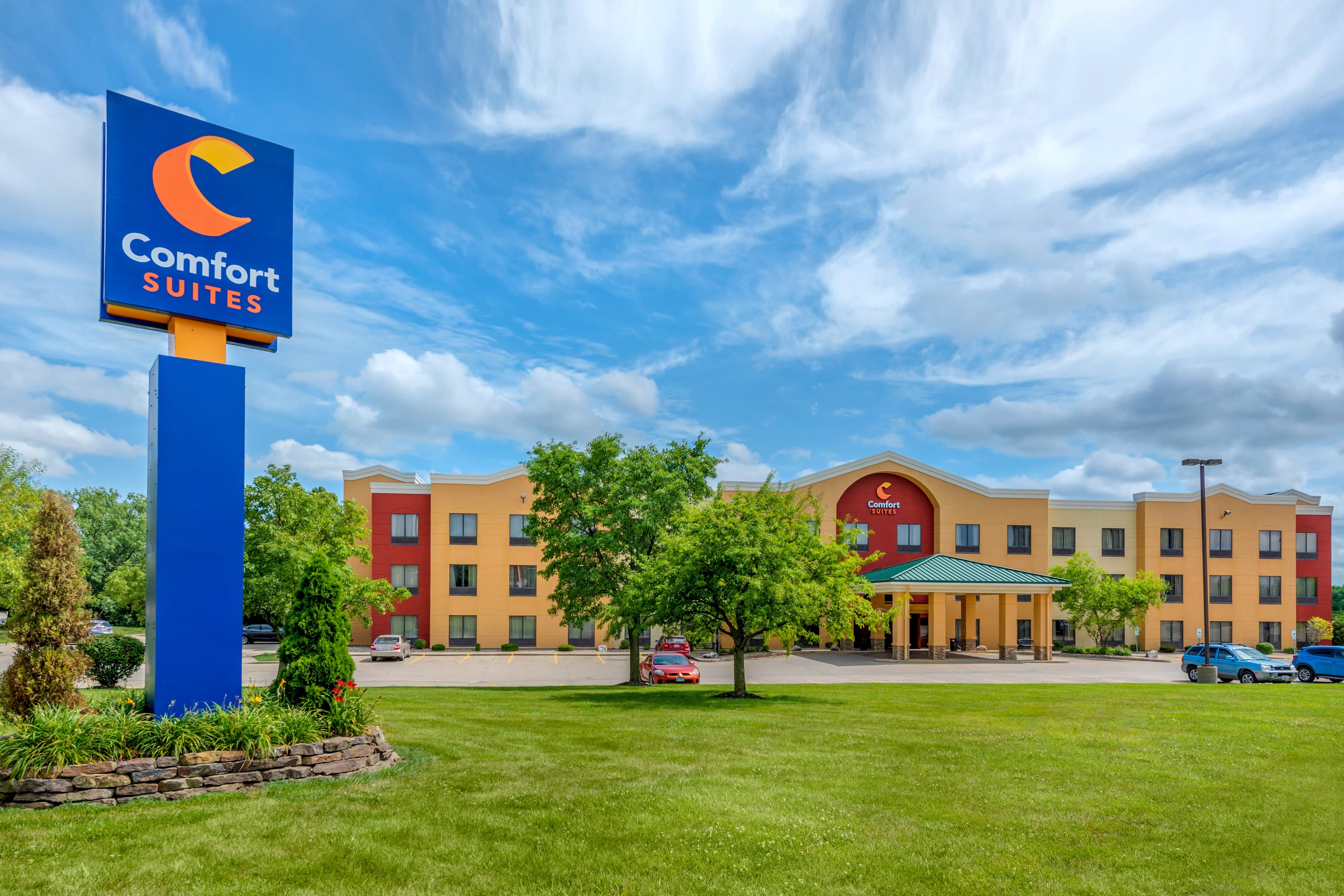 Comfort Suites near Route 66 - Image 1