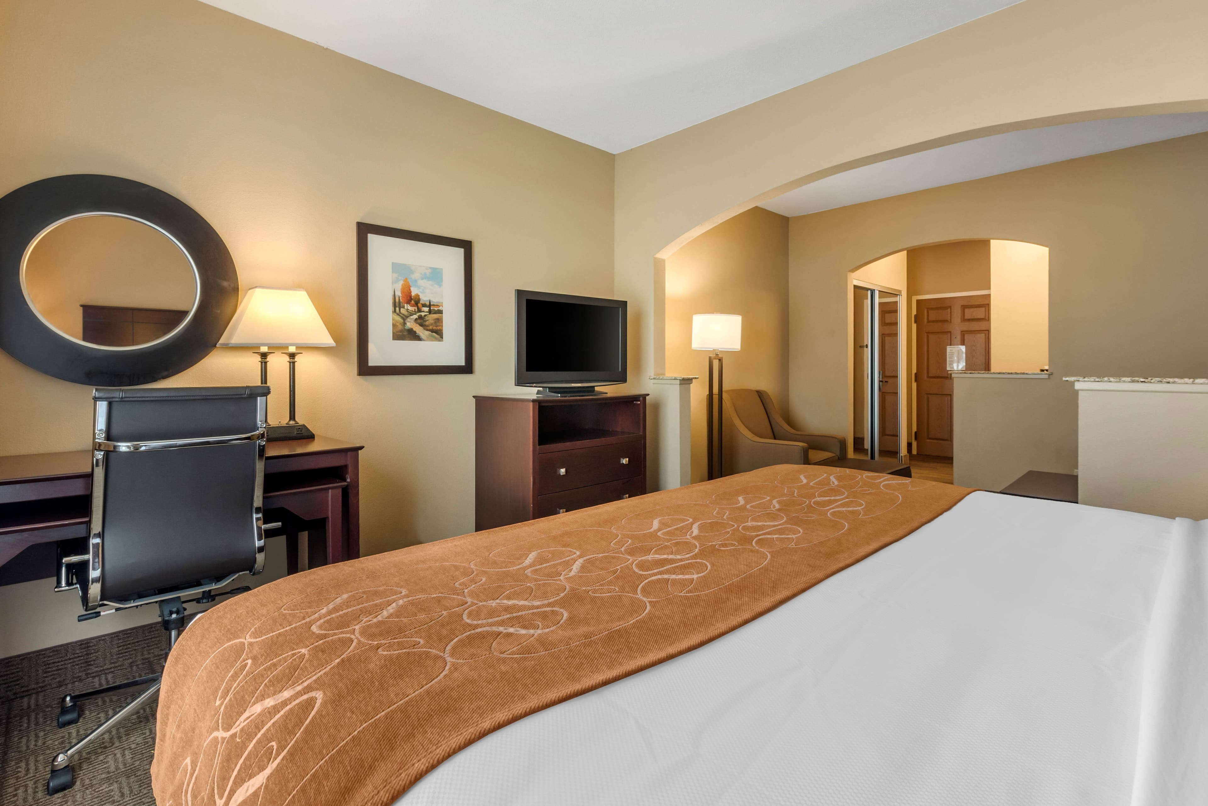 Comfort Suites near Route 66 - Image 5