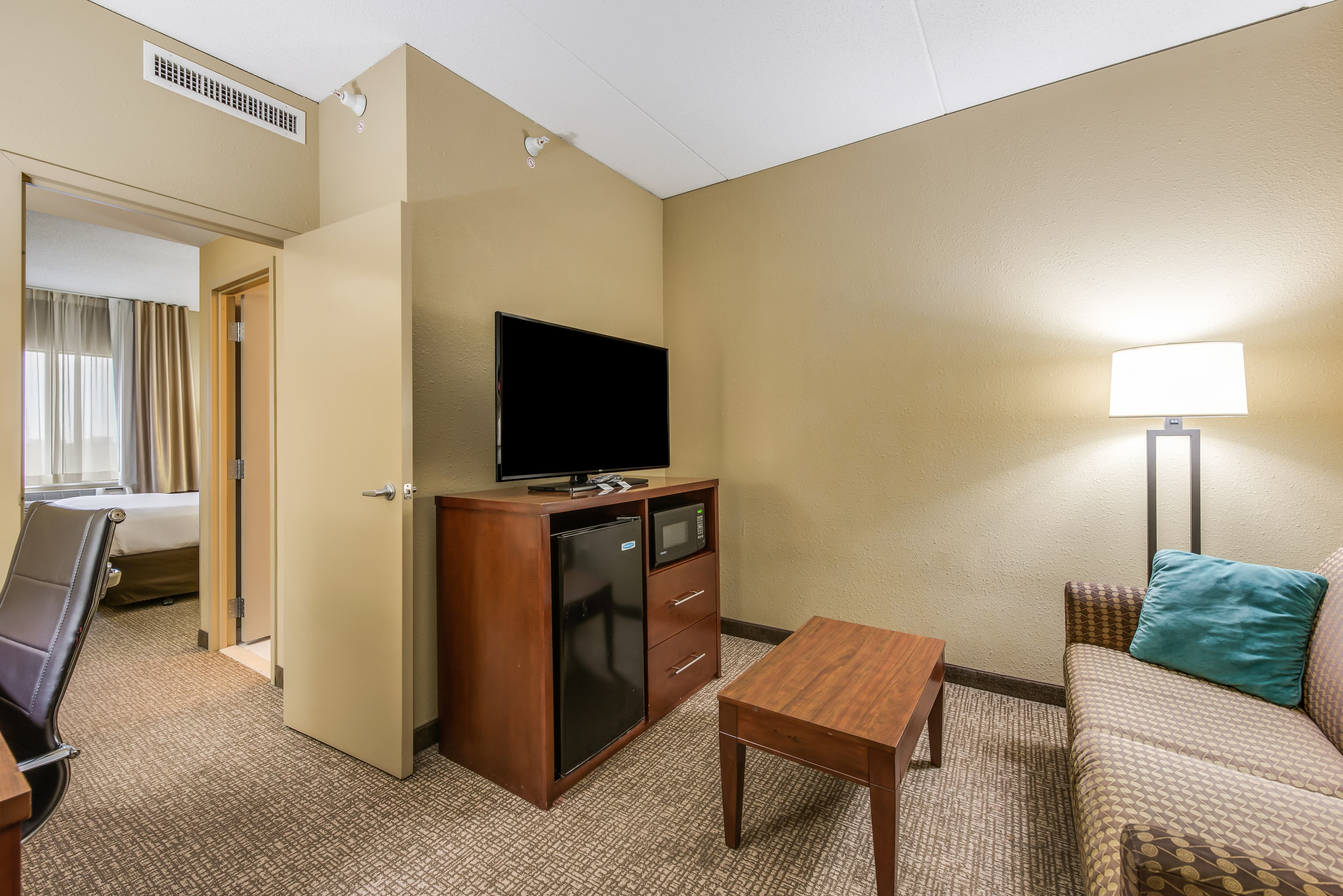 Comfort Suites Chicago O'Hare Airport - Image 2