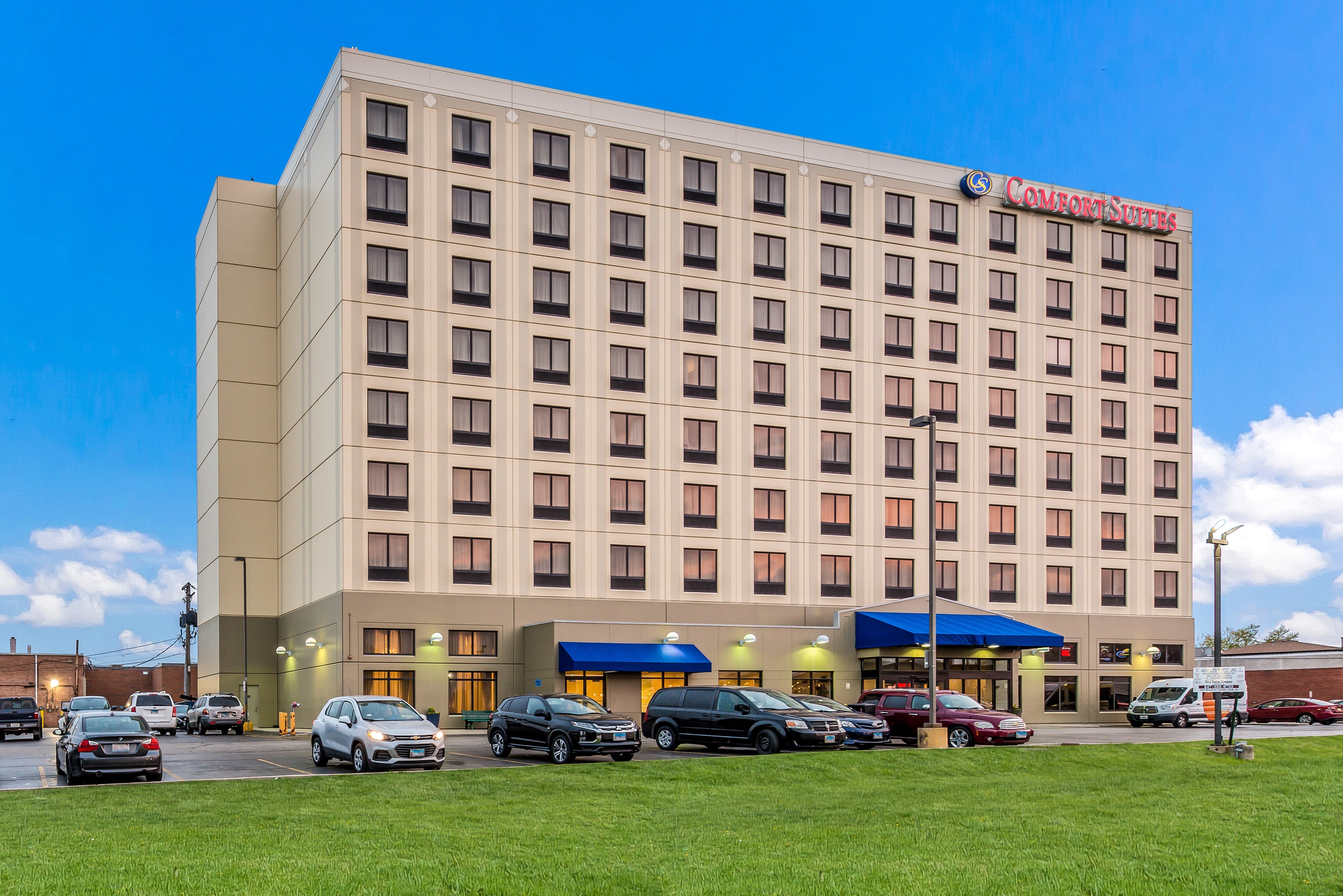 Comfort Suites Chicago O'Hare Airport - Image 1