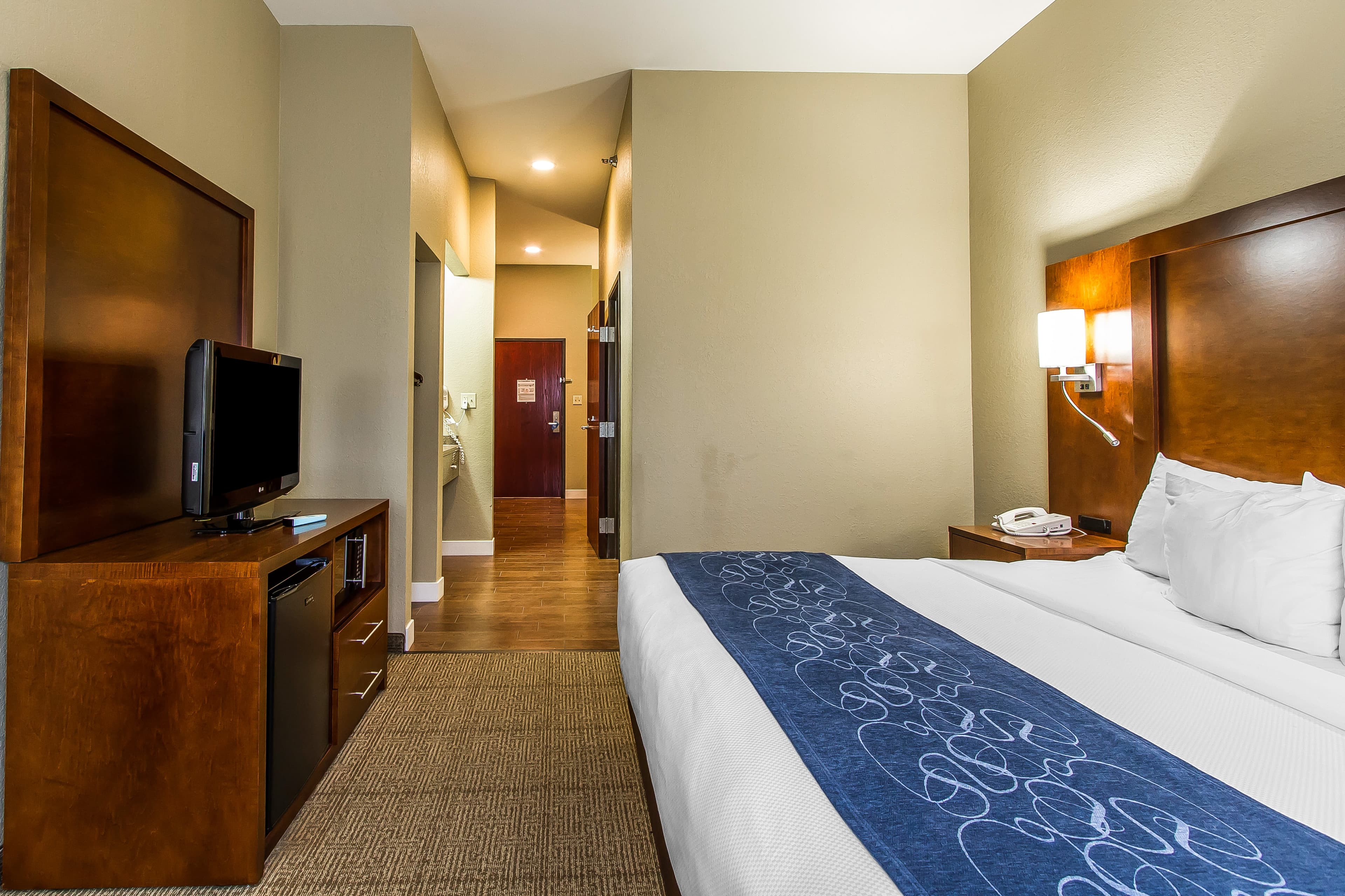 Comfort Suites Mattoon East - Image 2