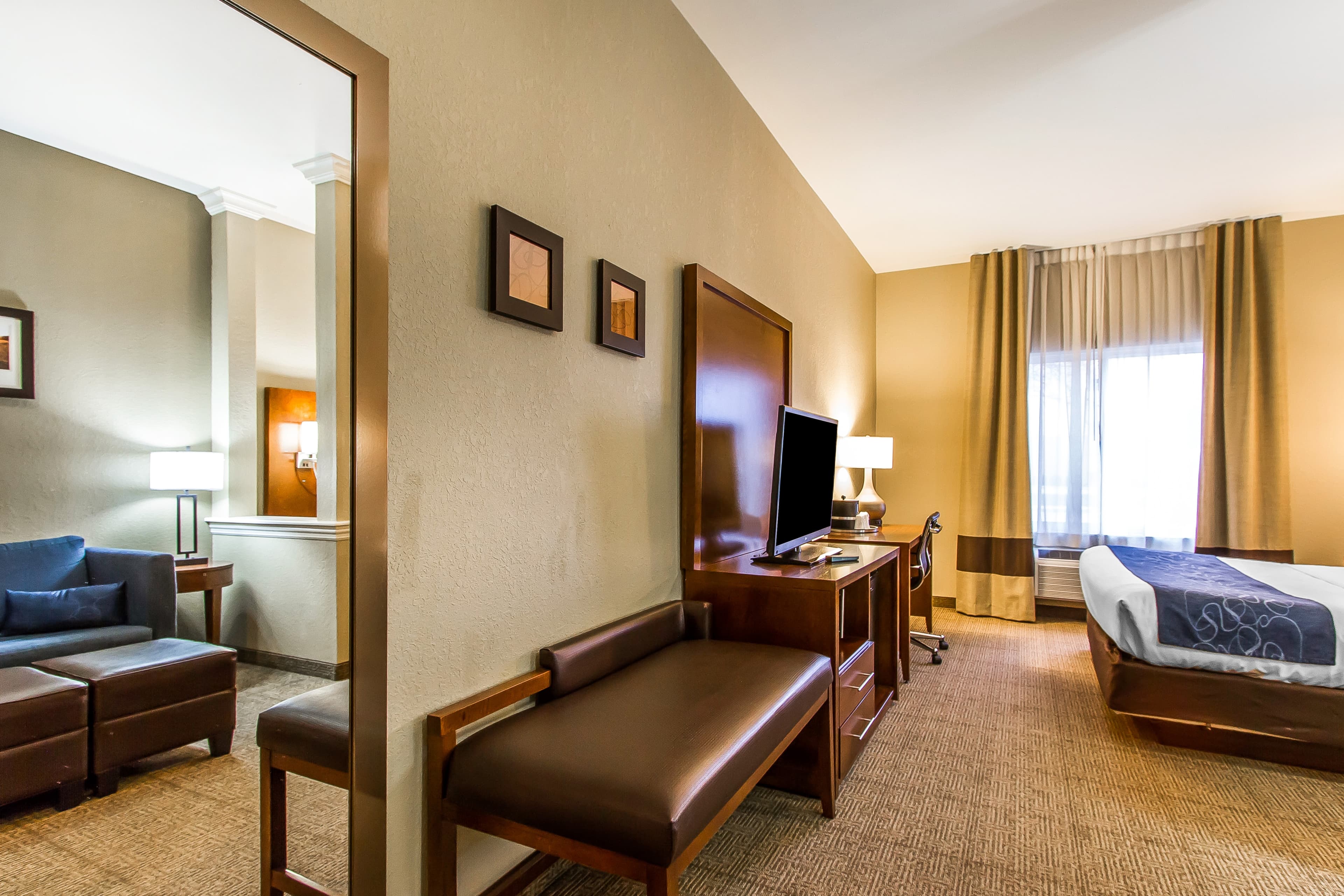 Comfort Suites Mattoon East - Image 5