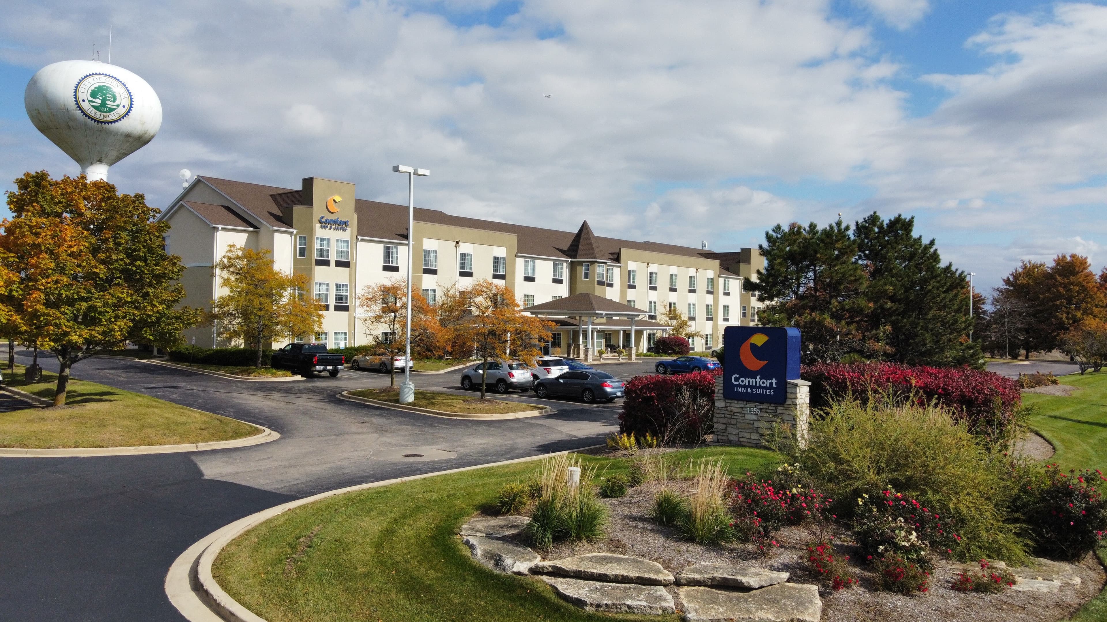 Comfort Inn & Suites Geneva- West Chicago - Image 1