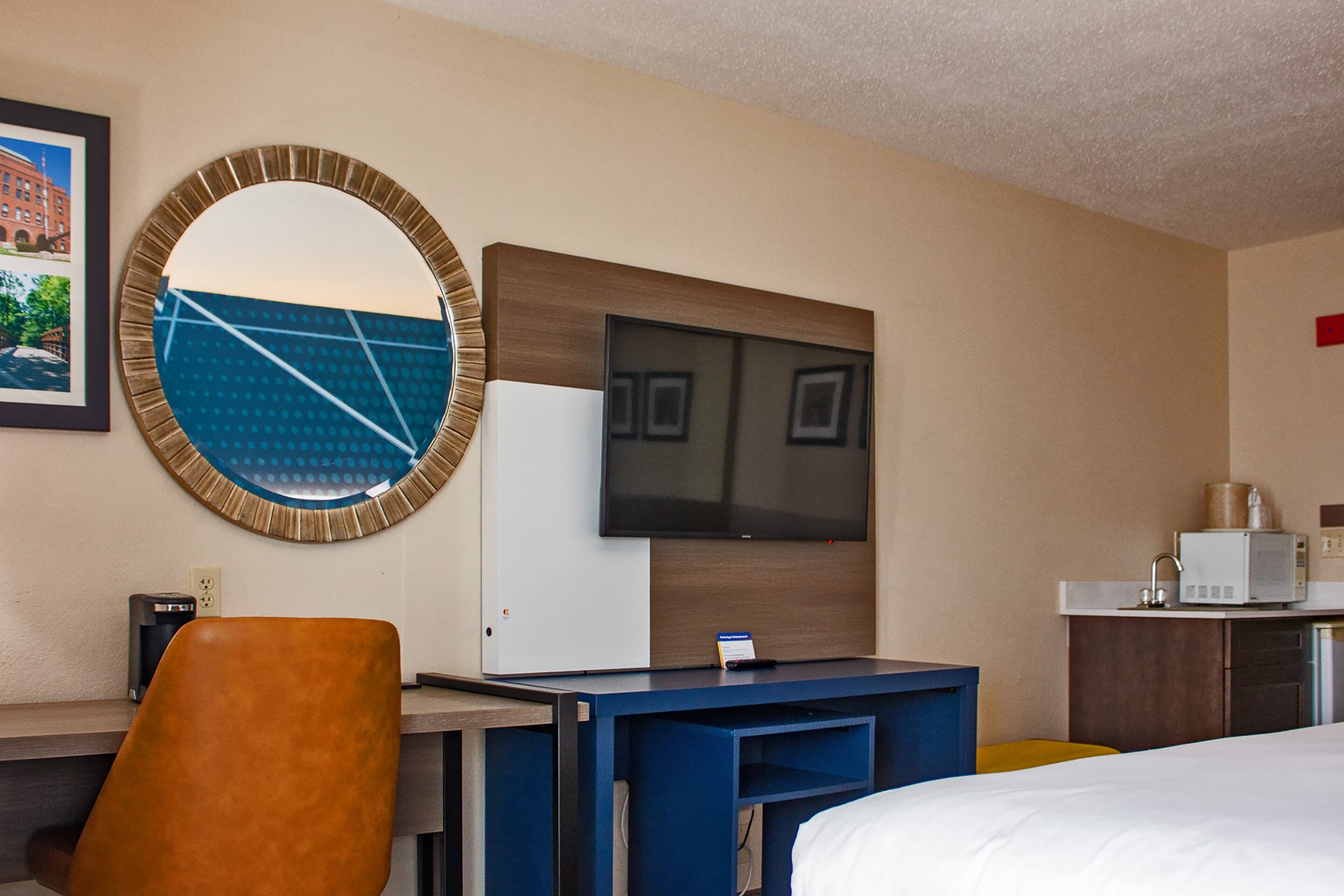 Comfort Inn & Suites Geneva- West Chicago — 24