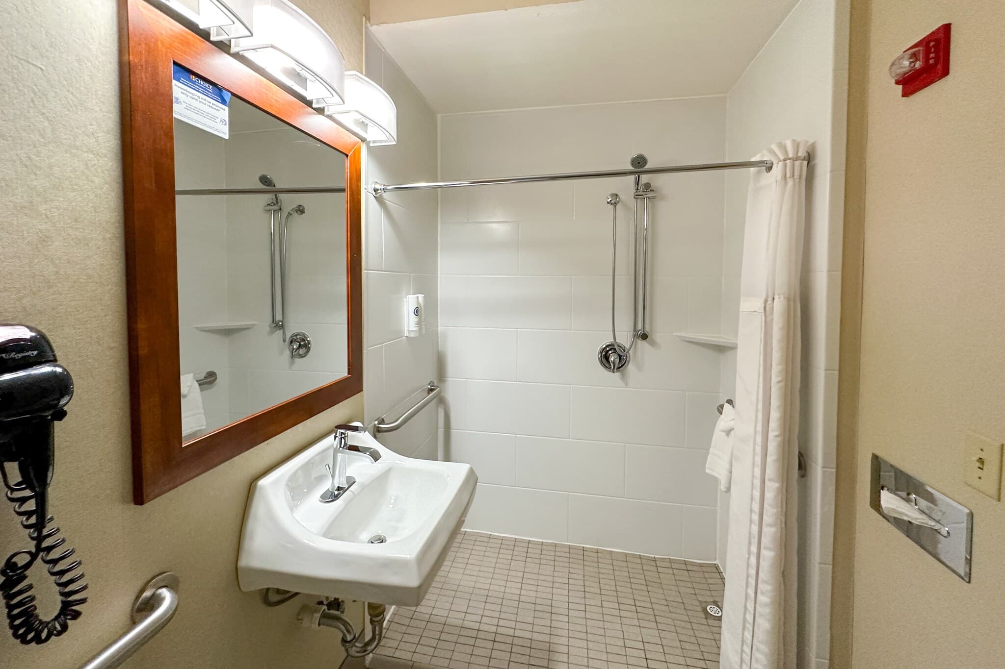 Comfort Inn & Suites Geneva- West Chicago — 8